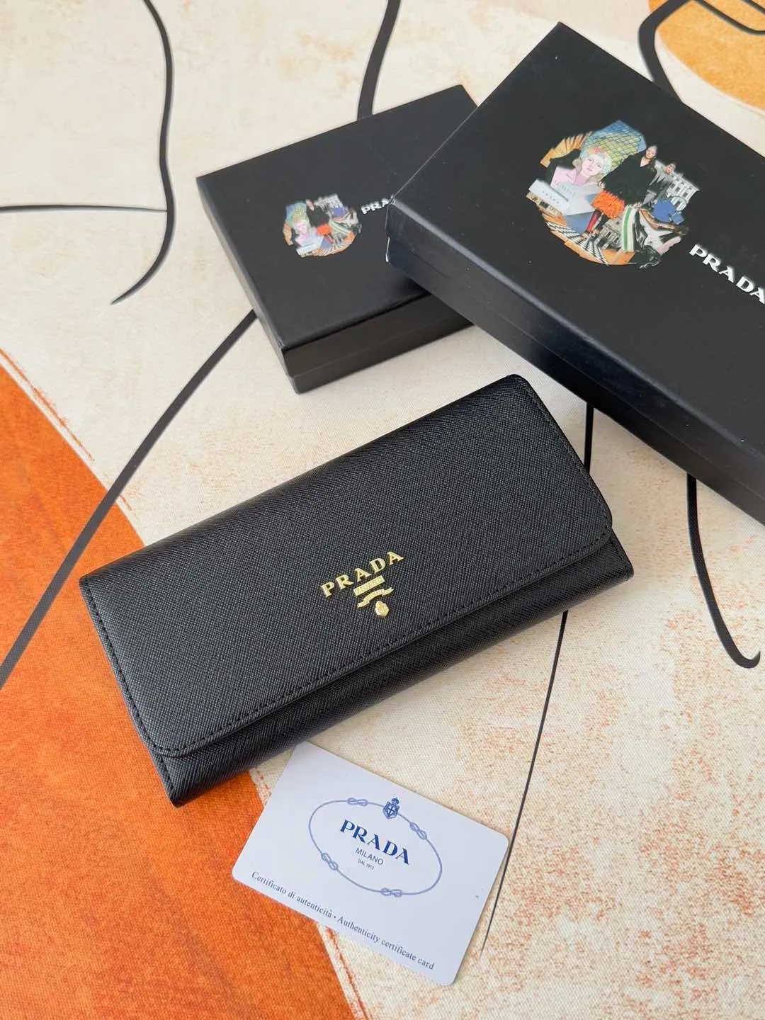 💰180💰Exclusive background hot model shipped: 💝 💝 Prada counter quality real shot [strong]! Model: LM1132 loose letter mark/gold hardware, original quality Leather: original cross pattern Colors are complete as shown in the picture ✌✌✌✌Length 19 Width 10 Height 2cm