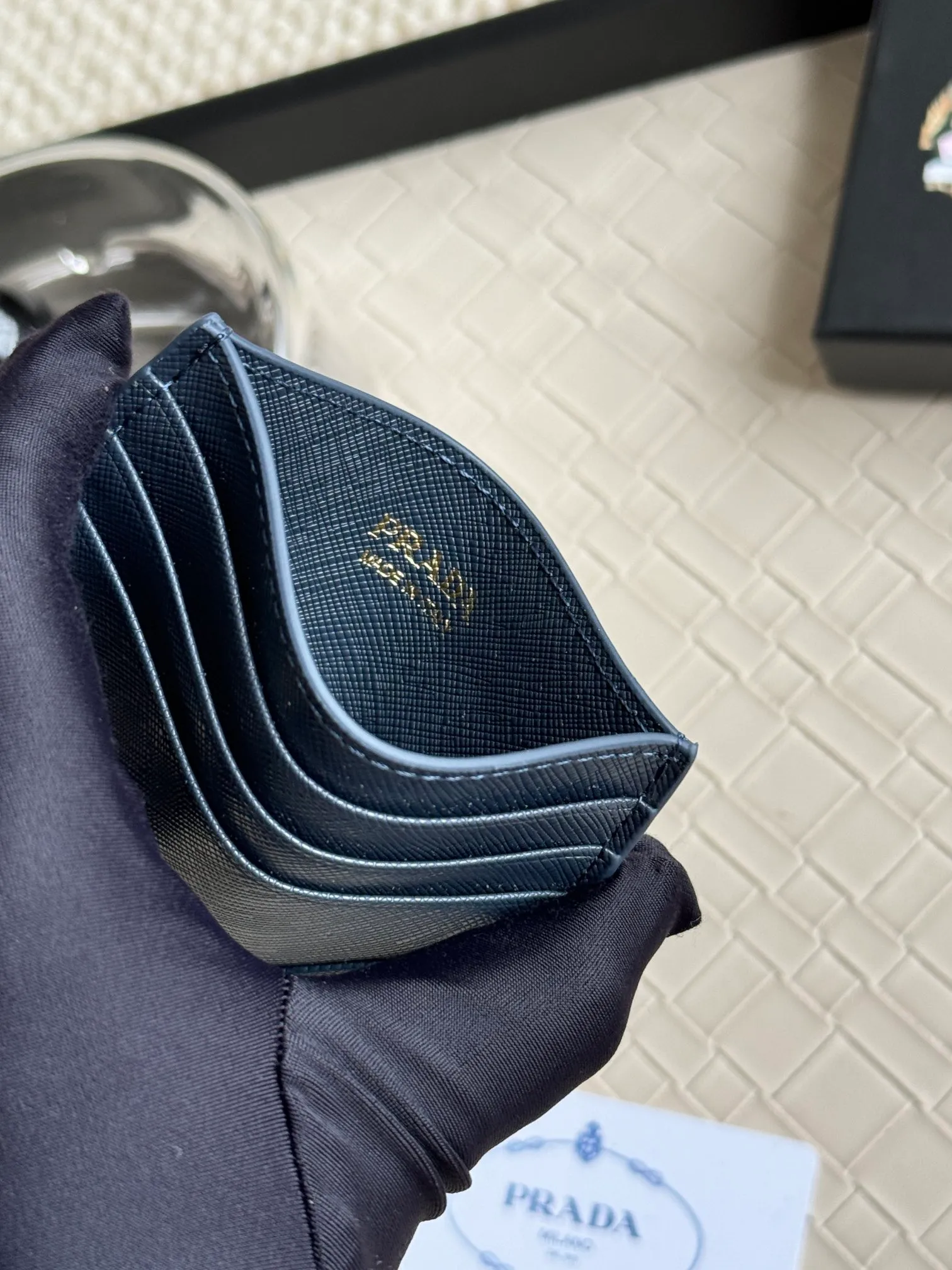 💰100prada popular card holder, unisex small card holder, black, model 1MC025, oblique triangle, made of cross-grain cowhide, 6 card slots ➕ one middle compartment, can hold multiple cards and zeros 💰, size 11.2×8.5cm, real shot, what you see is what you get