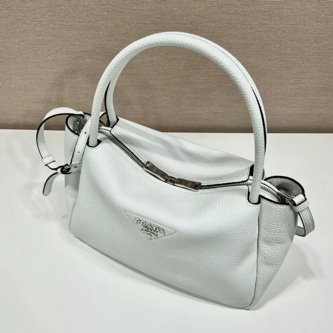 💰2040🎉New double shoulder straps🎉1BC170 double shoulder straps🎉 This double shoulder strap is made of imported deerskin grain cowhide and equipped with two interchangeable and adjustable long shoulder straps. The combination of fabric webbing and cowhide is perfect😘, versatile for mixing and matching different clothes on different occasions😘, large capacity, many compartments, super soft feel🎉Hurry up and get it🎉 Length 32x Height 26x Bottom 13cm🎉🎉🎉👏👏👏