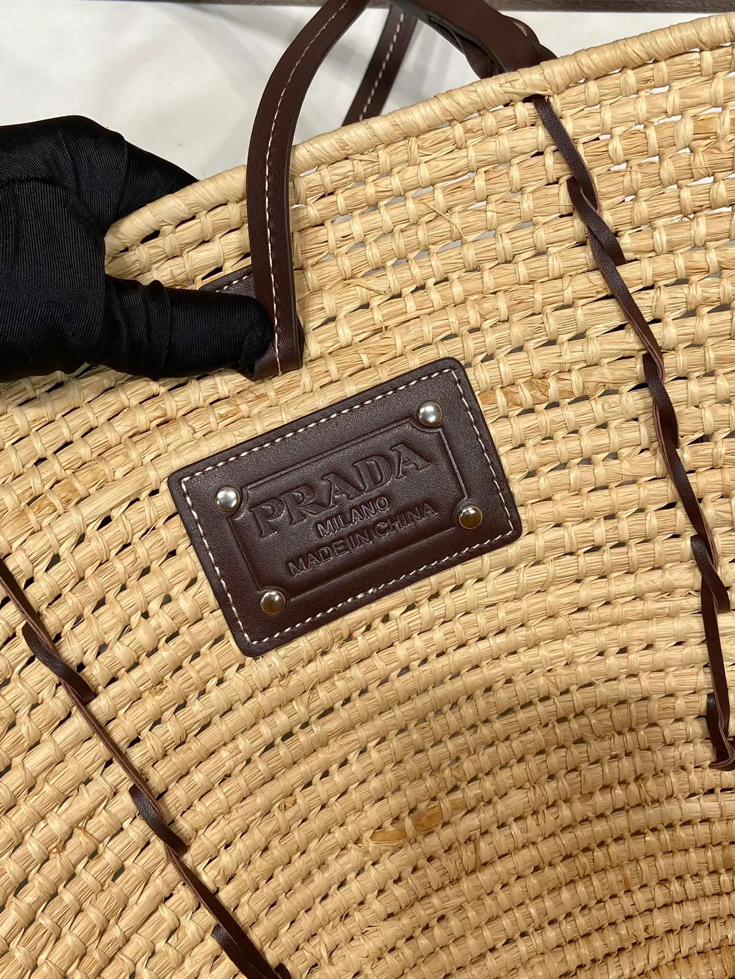 💰1860🎉Hot-selling vegetable basket🎉1BG312 has arrived🎉🎉 This vegetable basket is made of complex hand-woven and cowhide weaving. It can be carried on the shoulder and carried by hand. It has a large capacity and is a must-have in summer. The upper body effect is very nice👍👍Hurry up and get it🎉🎉 Bottom length 24 (bag opening 55) x height 24 x bottom 17cm🎉🎉🎉👏👏👏
