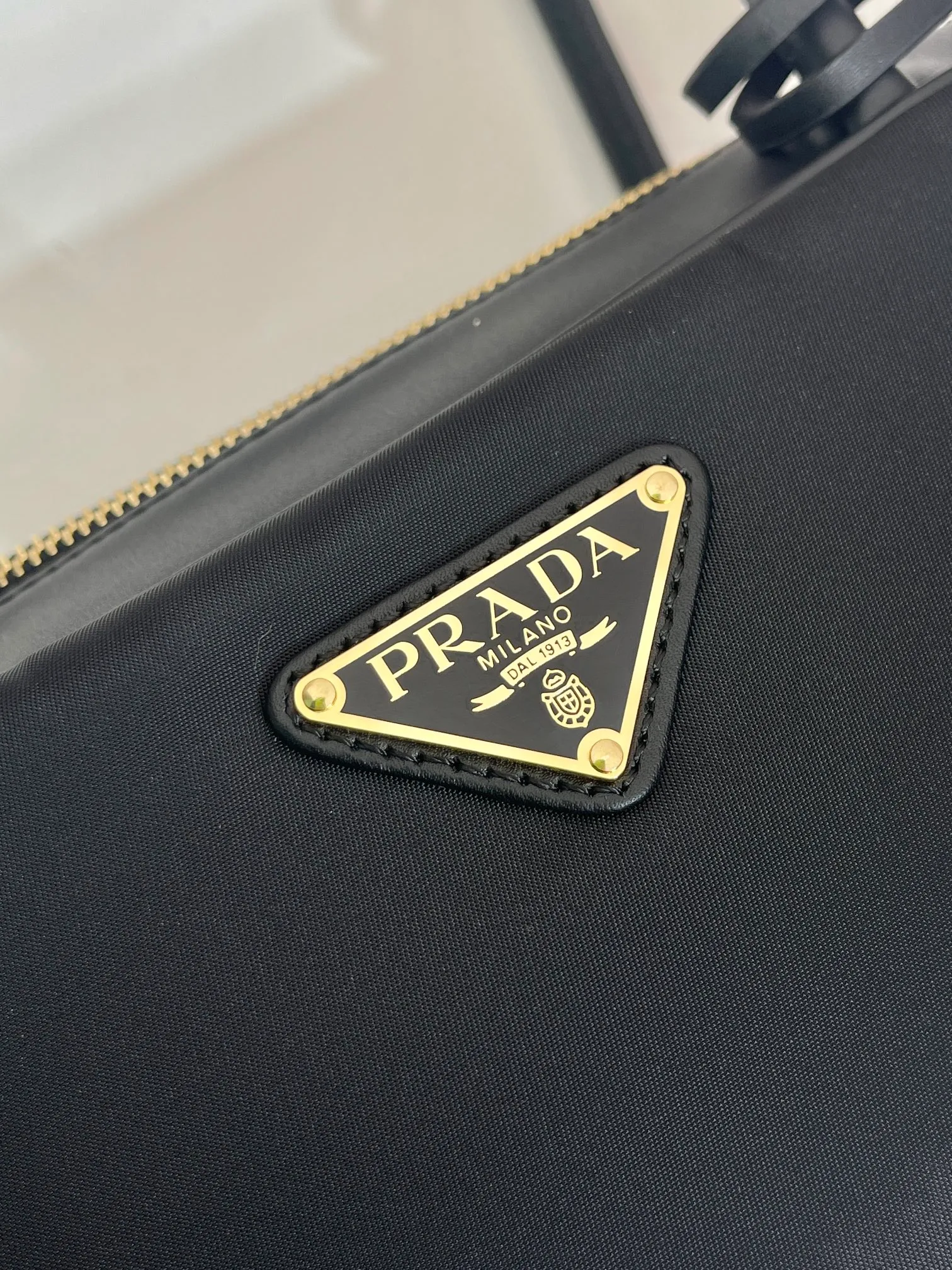 💰1220🎉New style🎉1BB133 nylon lock bag🎉🎉 This Tessuto Tocker handbag is crisp and compact in shape. It is made of regenerated nylon (Re-Nylon) and imported calfskin. It is equipped with a detachable long shoulder strap, which is exquisite and elegant. Finished with metal hardware, a zipper and favorite padlock closure add a chic touch. It has a large capacity and is a popular model that will never go out of style. 🎉Hurry and get it now🎉🎉 Length 28x Height 13x Bottom 8cm🎉🎉🎉👏👏👏