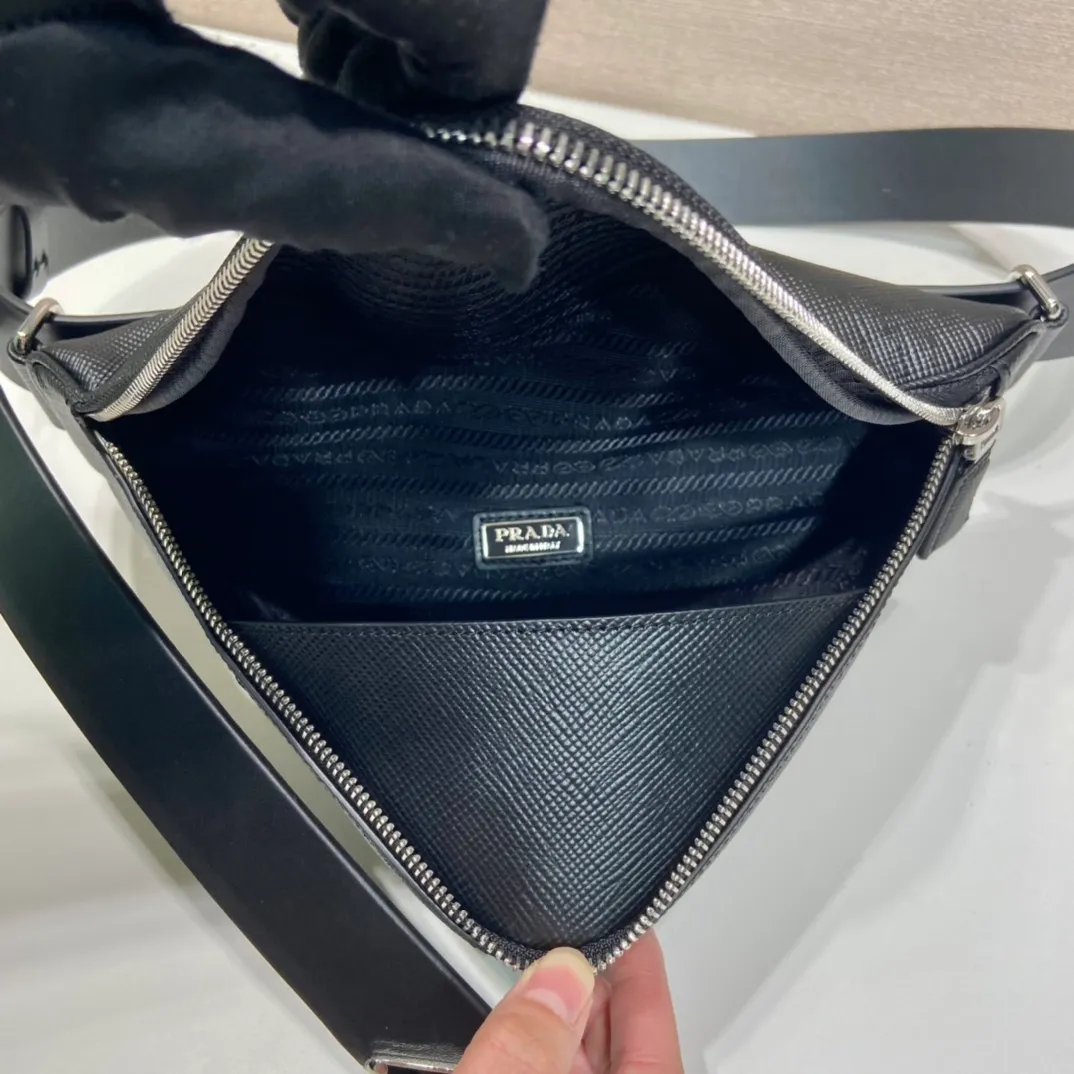 💰1520🎉Belt triangle bag🎉2VL039🎉🎉 This triangle bag is composed of a leather belt, using imported cross-grain cowhide and imported calfskin, showing a distinctive style. What I love most is that after the leather belt is detached, it can be matched with a variety of different clothes. The waist bag can be used as a clutch. Waist bag/crossbody/shoulder/clutch. It’s so perfect, hurry up and get it, babies 🎉🎉👏👏 Triangular bag size: length 25x height 14x bottom 9cm Belt size: total length 138cm