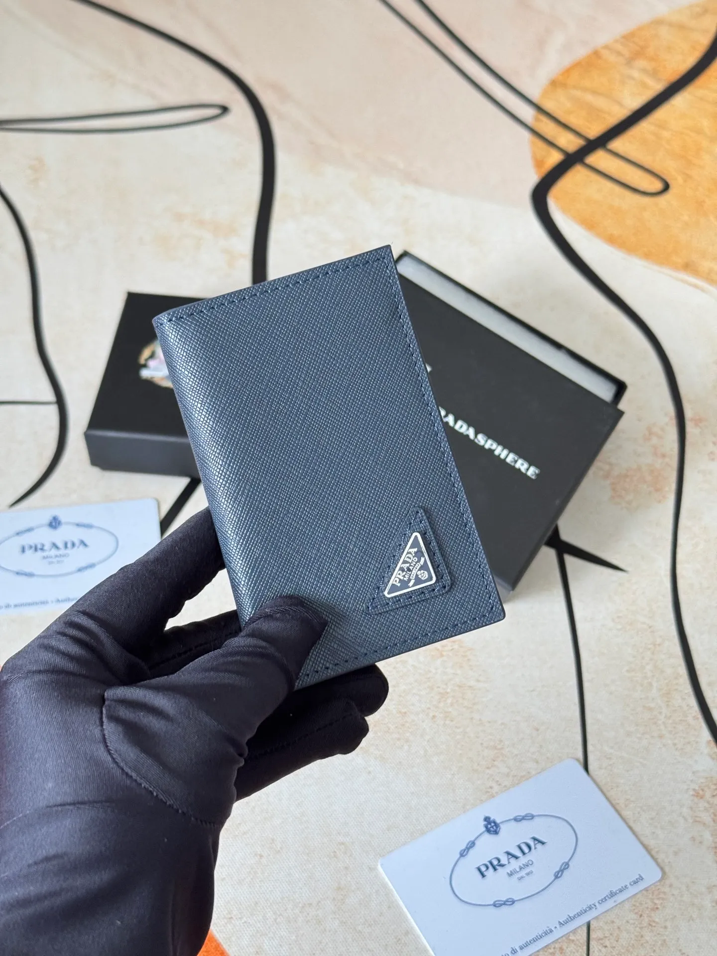 💰120💰prada cross pattern unisex card holder, can be placed in pockets, bags, and can be held in hand, made of cross pattern imported calfskin, pocket card holder, can hold change, 6 card slots, simple and elegant fashion trend. Model 2MC101, color as shown in the picture, size 11×7cm,