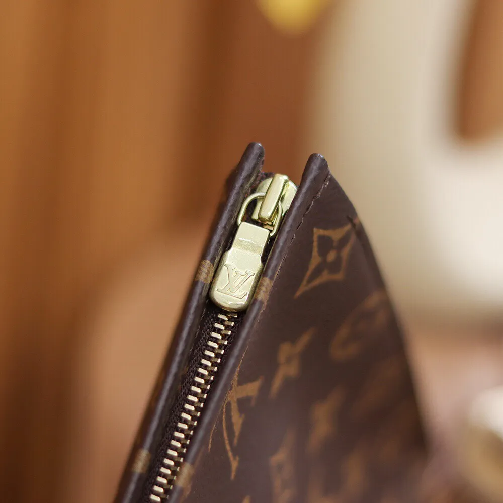 P¥320👉nfc dynamic chip version👈【Top inspection-free original bronze hardware】wash bag 𝙈47542 French original leather🇫🇷Pure steel hardware Size: 25*20*5.5 Zoom in🔍HD details!