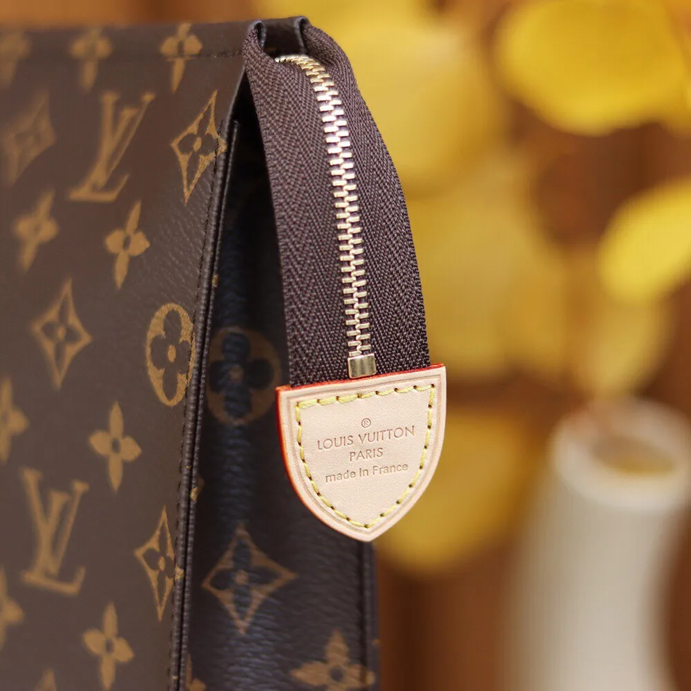 P¥320👉nfc dynamic chip version👈【Top inspection-free original bronze hardware】wash bag 𝙈47542 French original leather🇫🇷Pure steel hardware Size: 25*20*5.5 Zoom in🔍HD details!