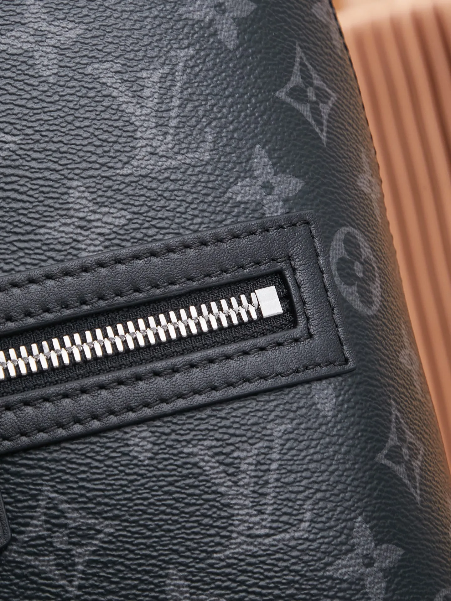 P¥1240👉nfc163C01 dynamic chip version👈 [100% MB special grade pure steel hardware imported leather] This Discovery slim backpack M14020 black flower inspection-free version 🔍Perfect details 🔍The essence of solid construction!