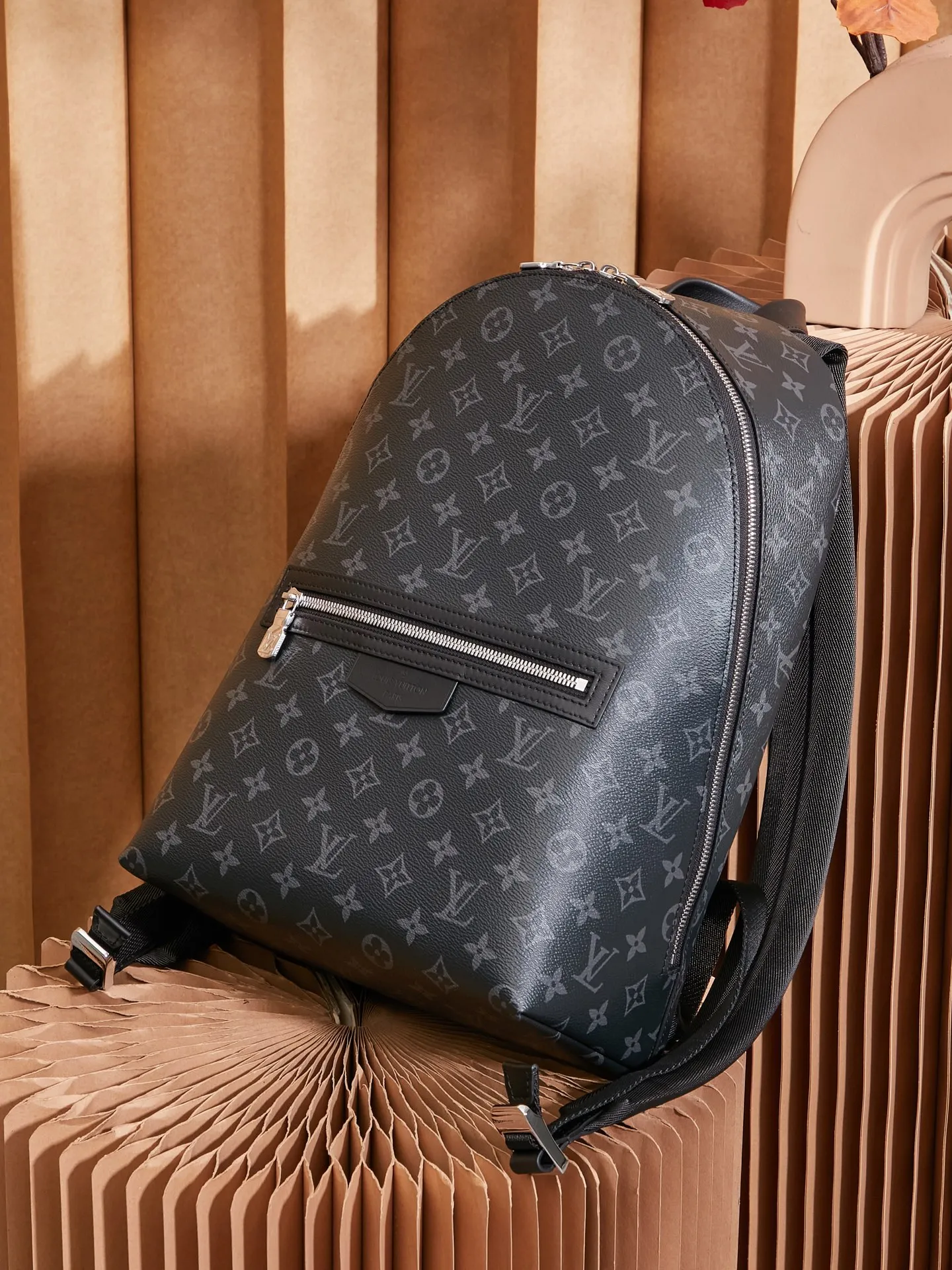 P¥1240👉nfc163C01 dynamic chip version👈 [100% MB special grade pure steel hardware imported leather] This Discovery slim backpack M14020 black flower inspection-free version 🔍Perfect details 🔍The essence of solid construction!