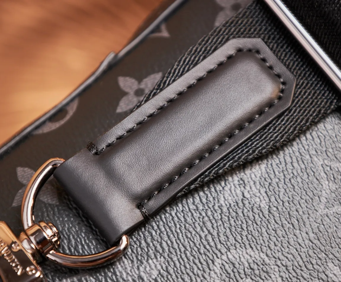 P¥720👉nfc163C01 dynamic chip version👈【Top inspection-free all-steel hardware】m47137 This avenue small shoulder bag chest bag 16 x 33 x 5.7 cm (length x height x width) Work details: For reference