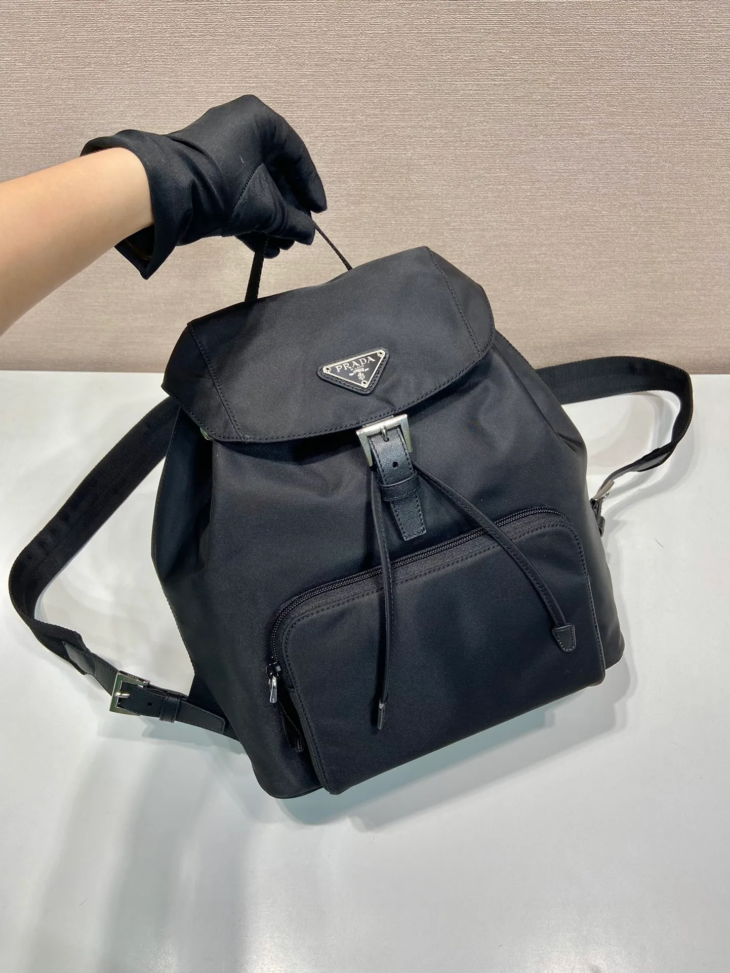 💰1120🎉Second-hand backpack🎉1BZ832 new model🎉🎉 This one is made of imported nylon fabric/calfskin, with zippered pockets on the front. The upper body effect is very beautiful, lightweight and practical. Easy to space. Babies, hurry up and get it, it’s another hit that will never go out of style. Length 27x Height 29x Bottom 13.5cm