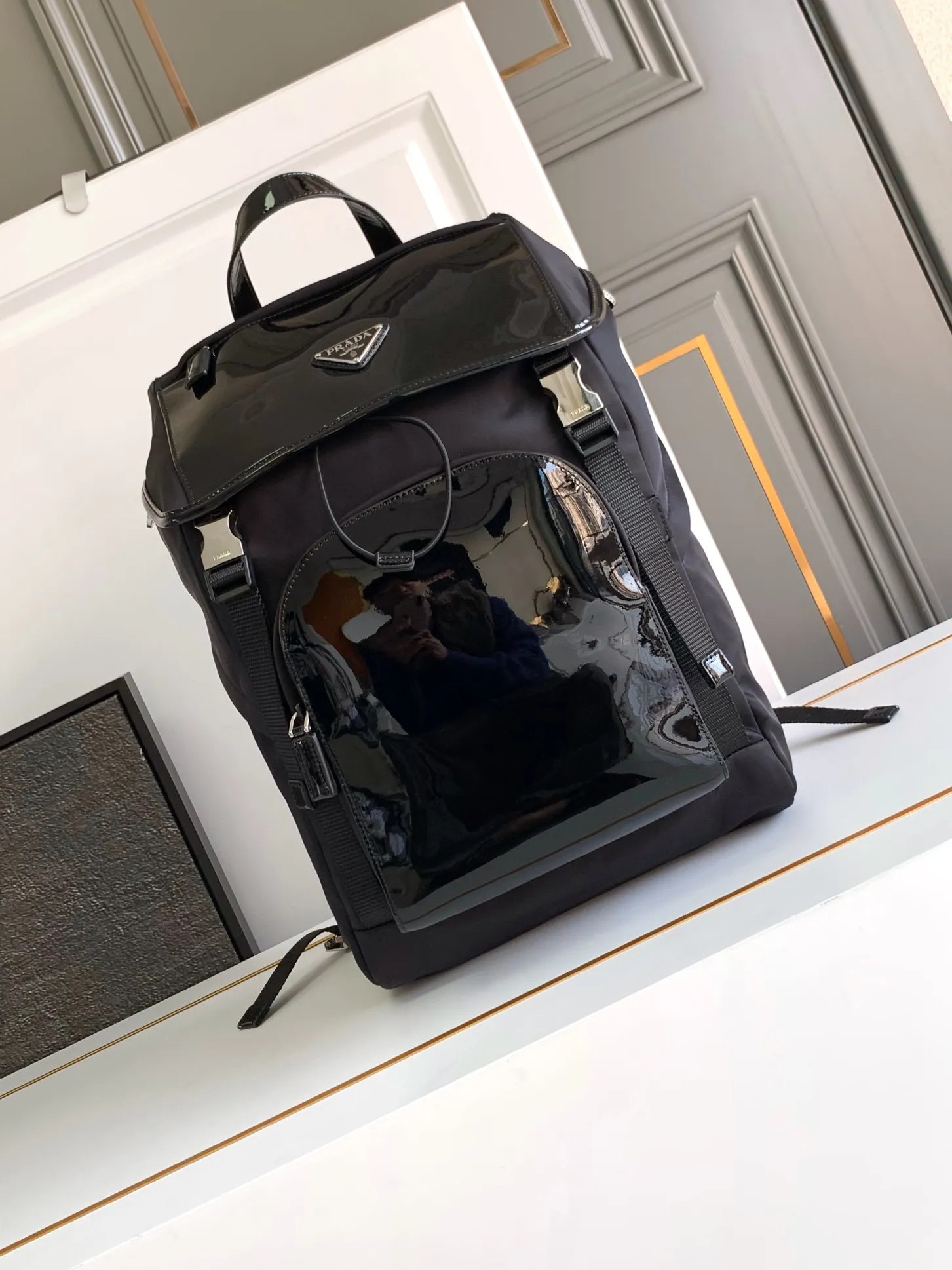 ¥1040 🎉New Backpack🎉2VZ135 Glossy/Nylon Fabric🎉🎉 This backpack combines the innovative regenerated nylon fabric Re-Nylon with glossy leather to highlight contemporary charm. Practical and versatile, it features four exterior zip pockets, adjustable nylon straps and a flap. It is classic and practical, so hurry up and get it, it is another popular style that will never go out of style🎉🎉 Length 27x Height 45x Bottom 7cm🎉🎉🎉