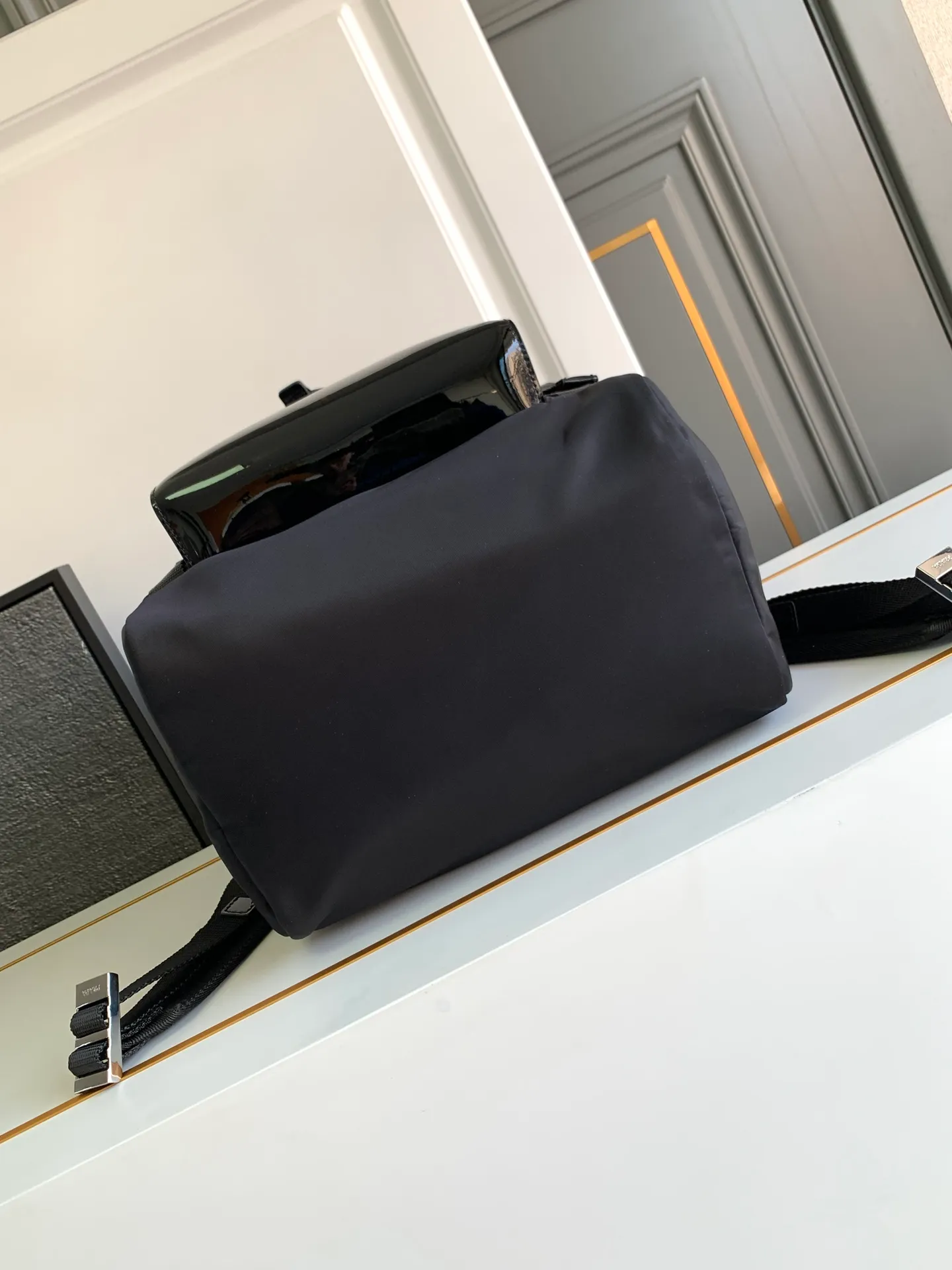 ¥1040 🎉New Backpack🎉2VZ135 Glossy/Nylon Fabric🎉🎉 This backpack combines the innovative regenerated nylon fabric Re-Nylon with glossy leather to highlight contemporary charm. Practical and versatile, it features four exterior zip pockets, adjustable nylon straps and a flap. It is classic and practical, so hurry up and get it, it is another popular style that will never go out of style🎉🎉 Length 27x Height 45x Bottom 7cm🎉🎉🎉