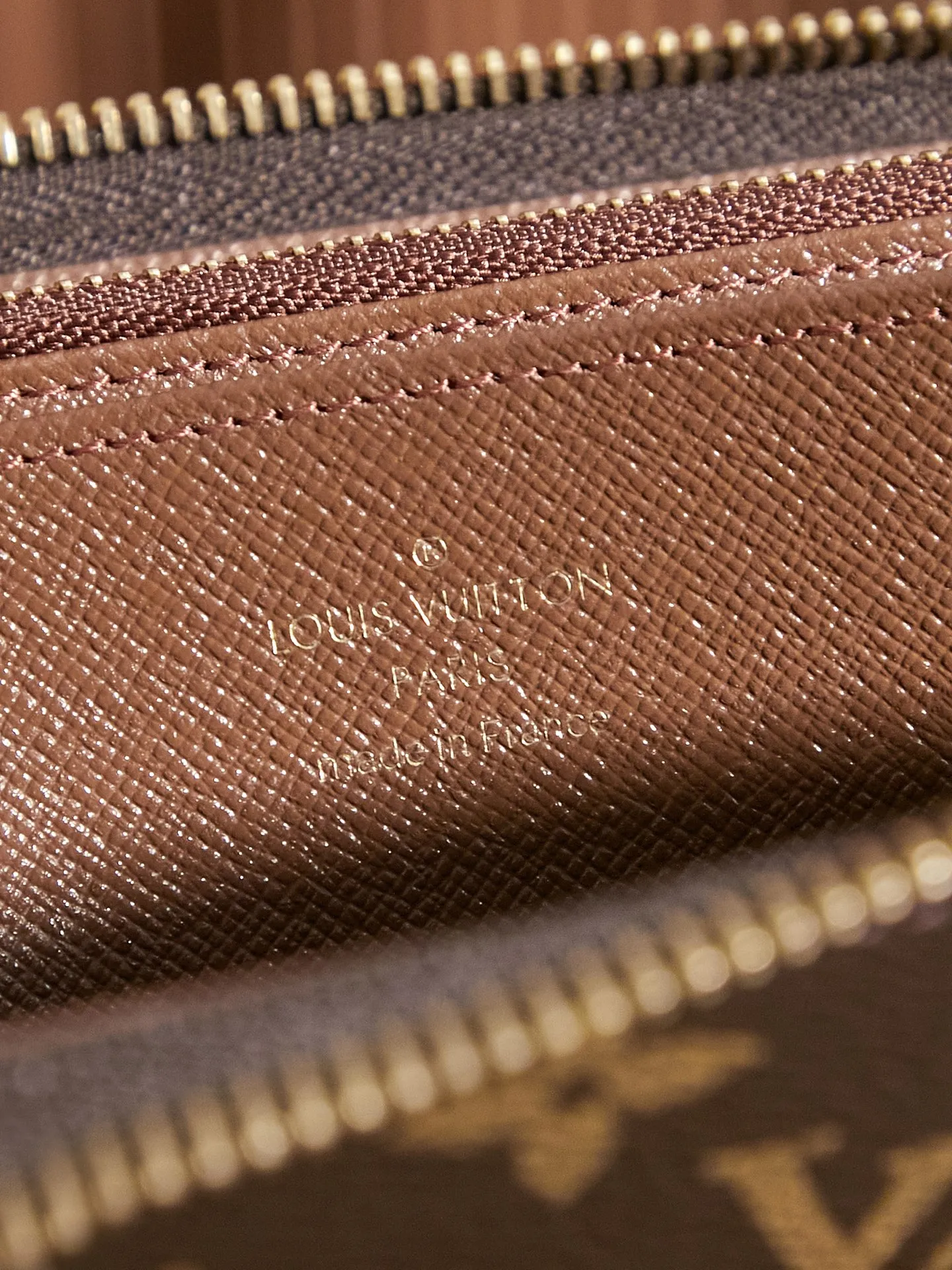 P¥300👉nfc163C01 dynamic chip version👈[Top-level inspection-free] M42616 presbyopic overseas special supply (special product) Classic wallet brand new upgrade! This Zippy wallet is made of canvas, with a new colorful lining design and four credit card slots, making it convenient and practical. 60017, size: 19.5 x 10.0 x 2.0 cm with gift box