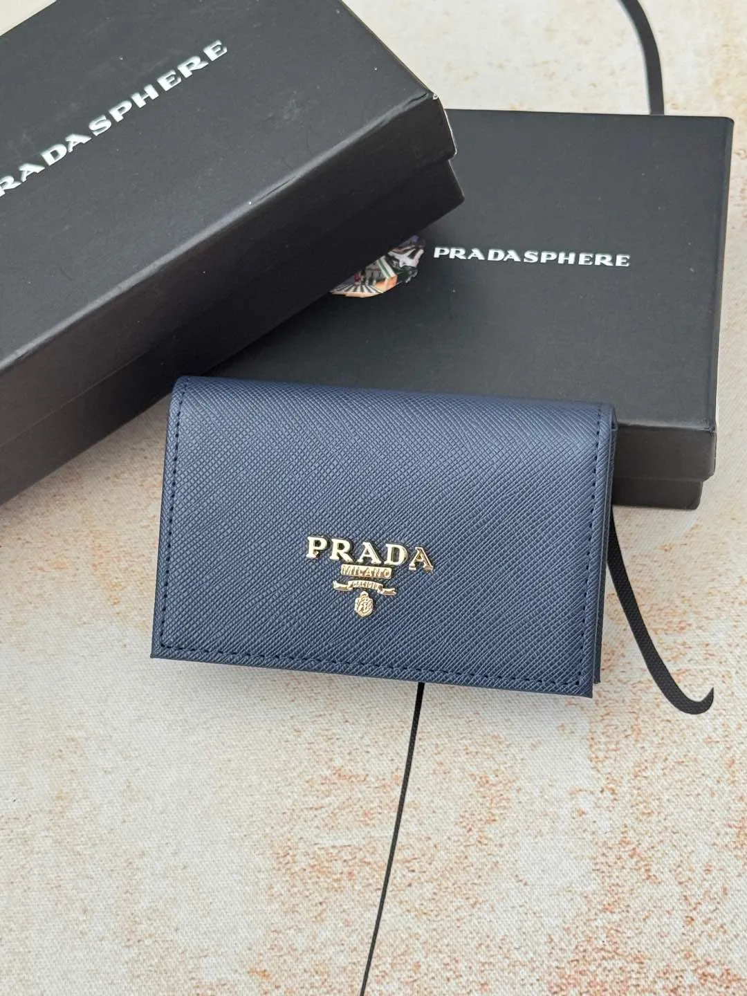 💰120💰PRADA’s popular men’s card holder counter new style, official website synchronization, genuine development, model 2MC122#. Color/Blue As shown in the picture, real shot 💋Cross-grain cowhide texture is excellent, threaded lining, hardware accessories! Exquisite wiring, even and neat lines, smooth oil edges, size: 11cm long, 6.5cm high