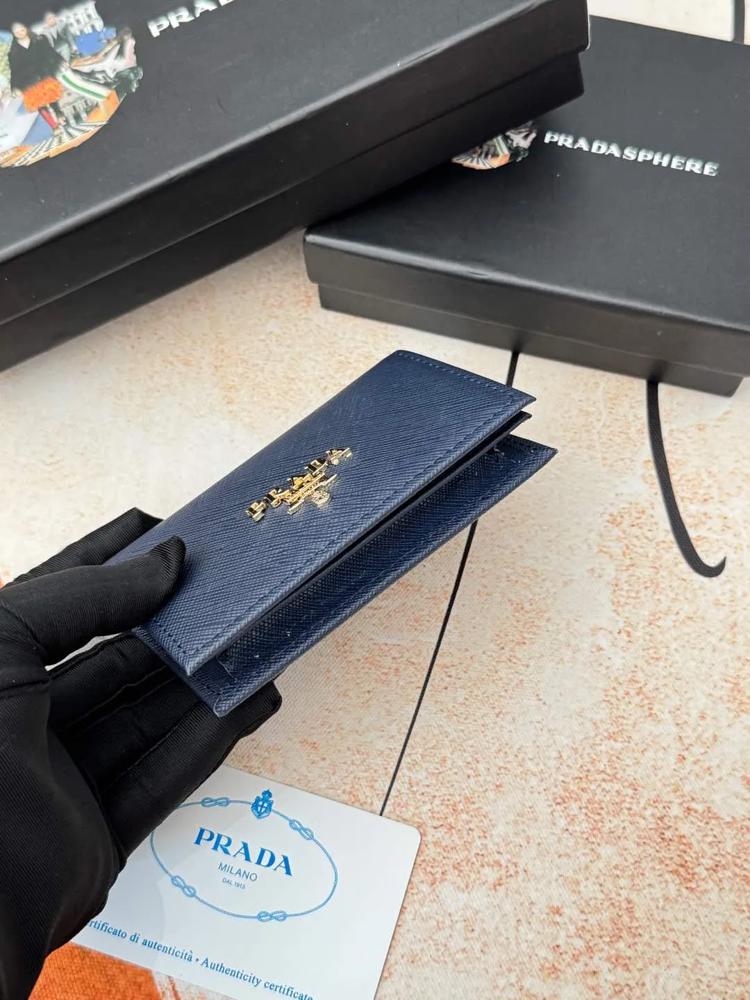 💰120💰PRADA’s popular men’s card holder counter new style, official website synchronization, genuine development, model 2MC122#. Color/Blue As shown in the picture, real shot 💋Cross-grain cowhide texture is excellent, threaded lining, hardware accessories! Exquisite wiring, even and neat lines, smooth oil edges, size: 11cm long, 6.5cm high