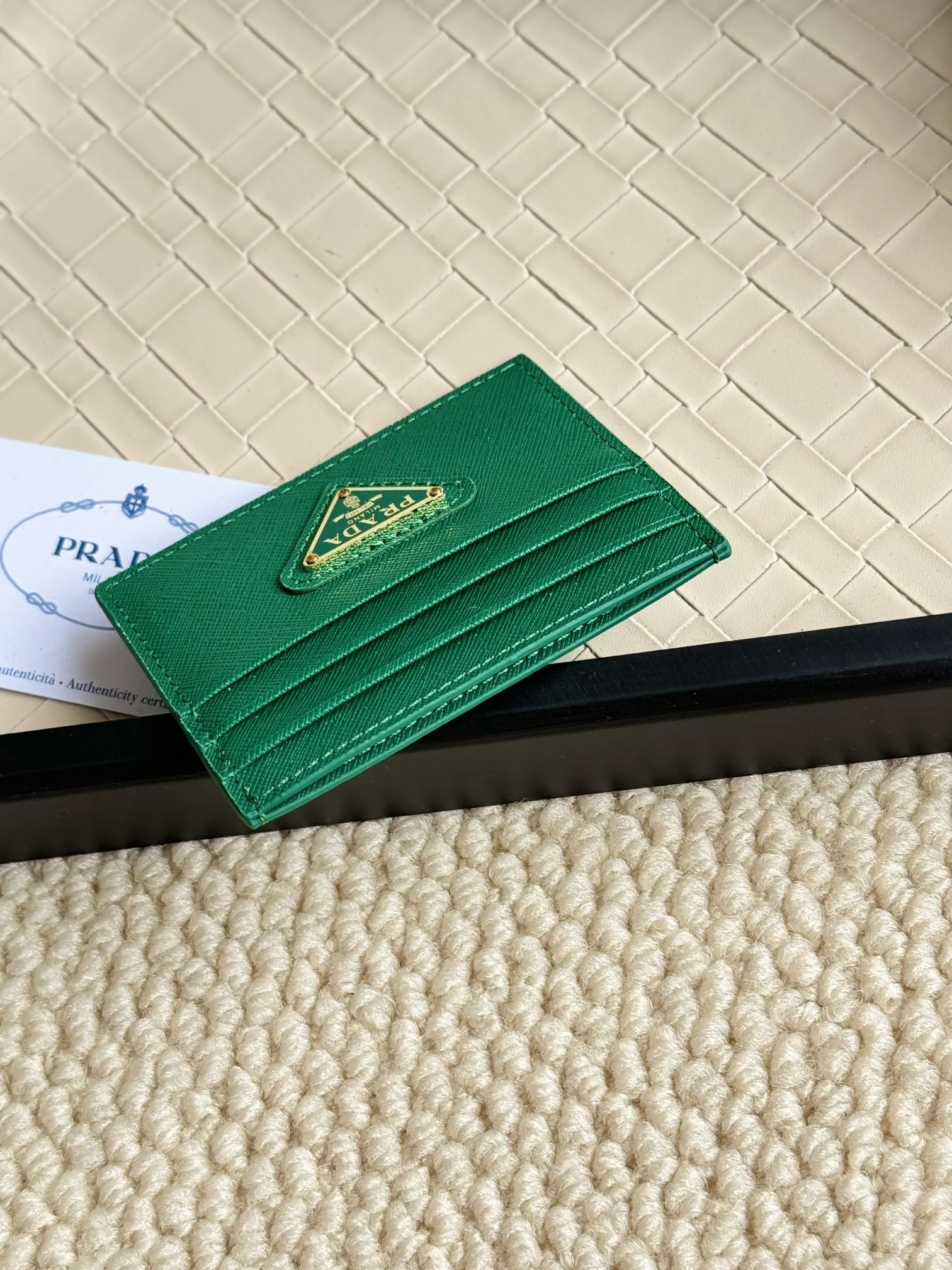 💰110prada popular card holder, unisex small card holder, black, model 1MC025 Triangle Wheat series, nine colors, made of cross-grain cowhide, 6 card slots ➕ one middle sandwich, can hold multiple cards and zeros 💰, size 11.2×8.5cm, real shot, what you see is what you get