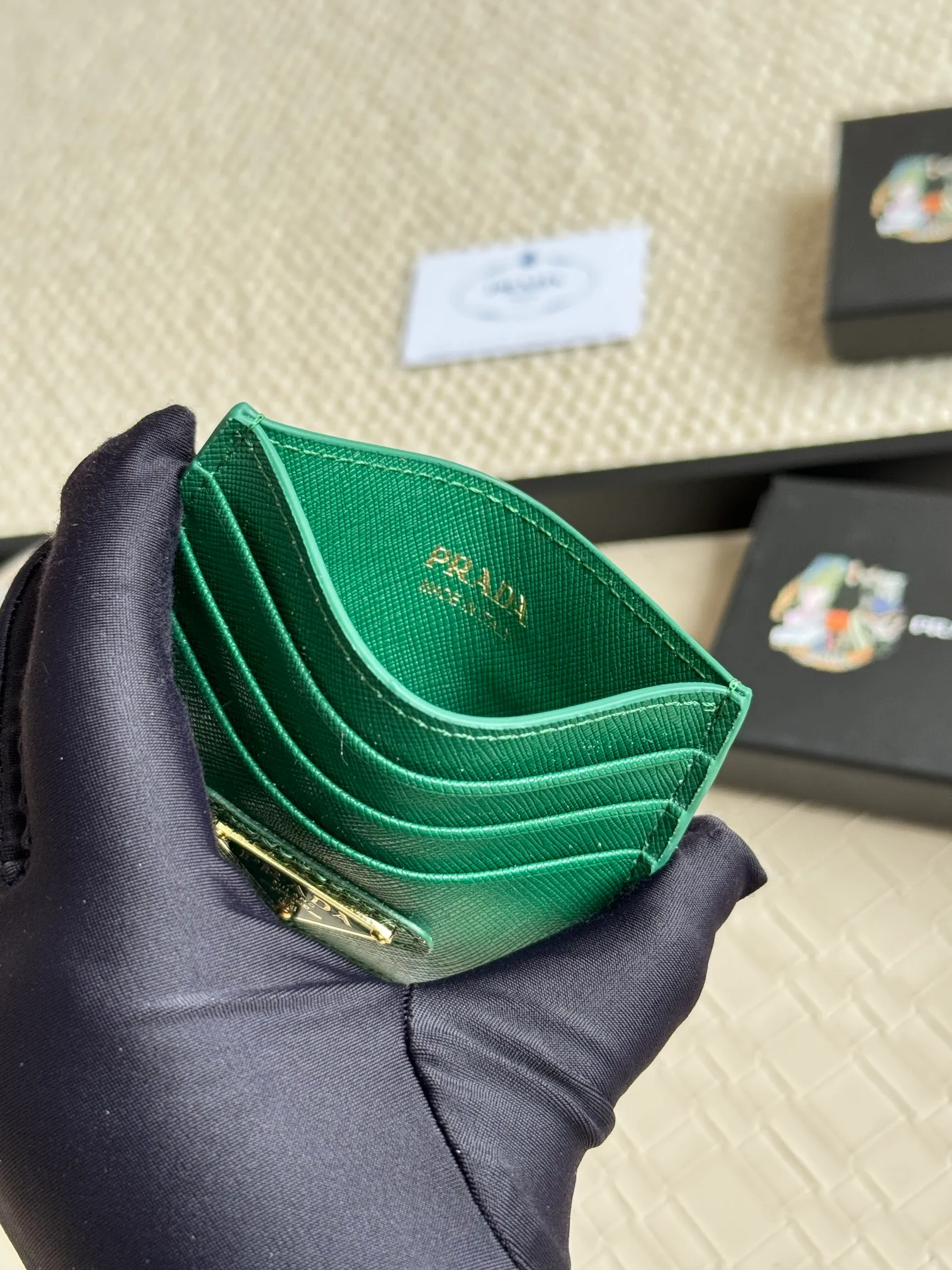 💰110prada popular card holder, unisex small card holder, black, model 1MC025 Triangle Wheat series, nine colors, made of cross-grain cowhide, 6 card slots ➕ one middle sandwich, can hold multiple cards and zeros 💰, size 11.2×8.5cm, real shot, what you see is what you get