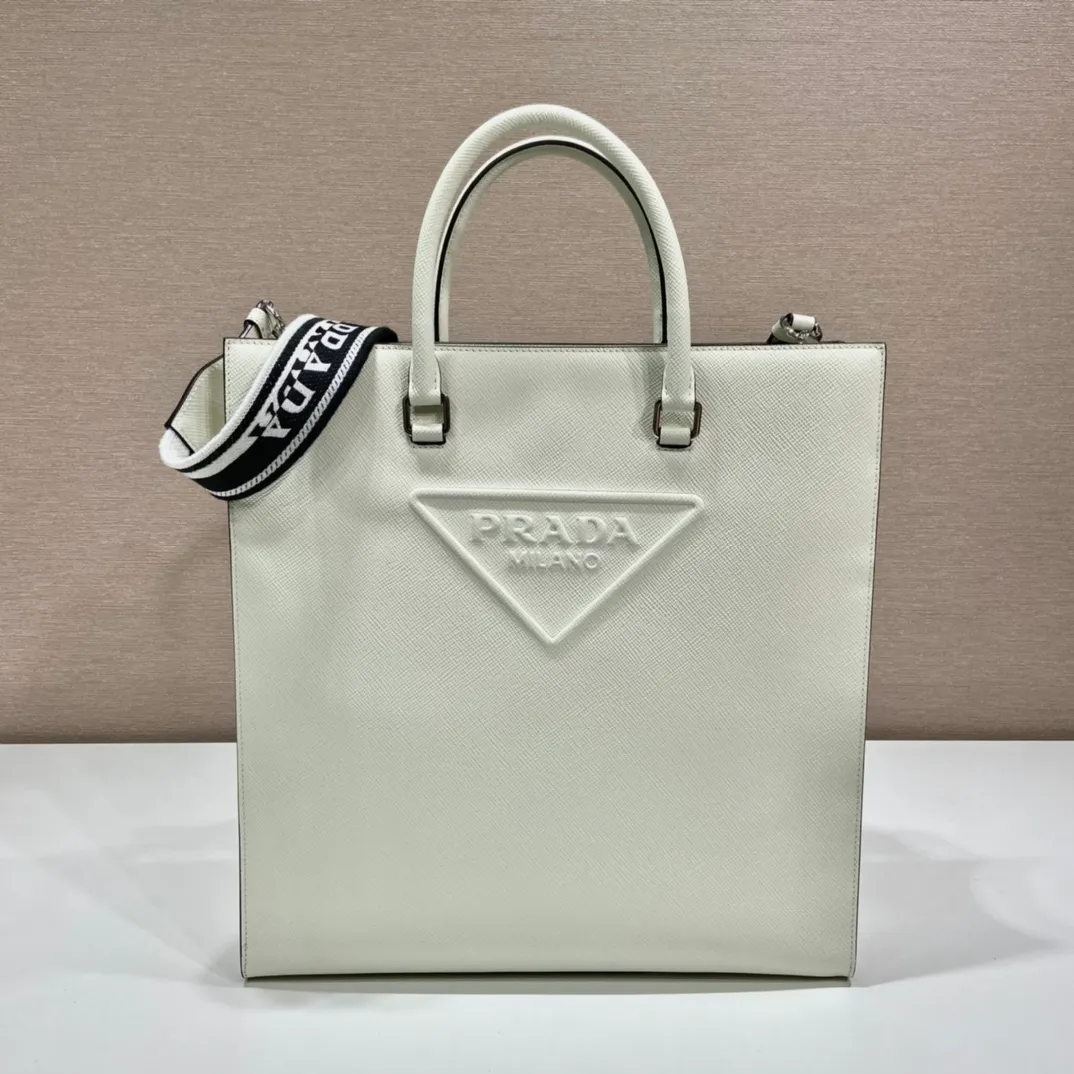 💰2040🎉Embroidered webbing tote bag🎉2VG084🎉🎉New color🎉🎉 This stylish and simple tote bag is made of imported Saffiano leather, with a large embossed logo and unique cross parallel lines. My favorite is this detachable embroidered webbing, which can also be matched with other bags🎉🎉Simple and elegant, fashionable, full of street fashion👏👏 Length 37x Height 37x Bottom 9cm