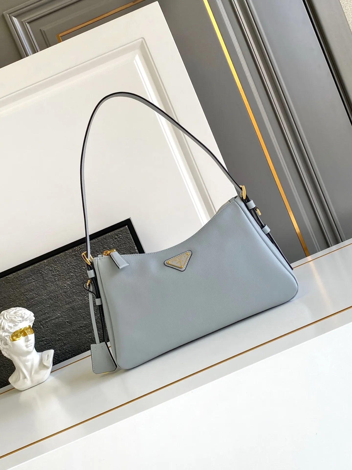💰1660, new color✨✨ 🎉New Aimee underarm bag🎉🎉🎉This leather Hobo underarm bag has a simple design and is made of imported calfskin. It has a metal triangular enamel logo on the front and is equipped with a detachable leather shoulder strap. The leather is delicate and soft, practical, lightweight, and has large capacity. 😂😂 High-end and versatile, another fashion hit. Hurry up and get it, it’s so beautiful👏👏 Model: 1BC229 Size: 31x18x10cm