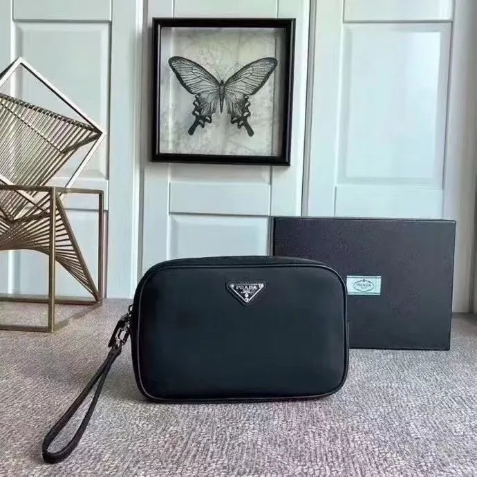 💰360¥ Popular handbag 👍👍2NE035 triangle, made of imported nylon material/cross pattern cowhide, 👍👍polished steel hardware, detachable handle strap, pull on the back Chain, many compartments, large capacity space, 208 OEM code, high-end atmosphere👍👍Men's favorite, length 24x height 16x bottom 7cm.👏🏻👏🏻👏🏻