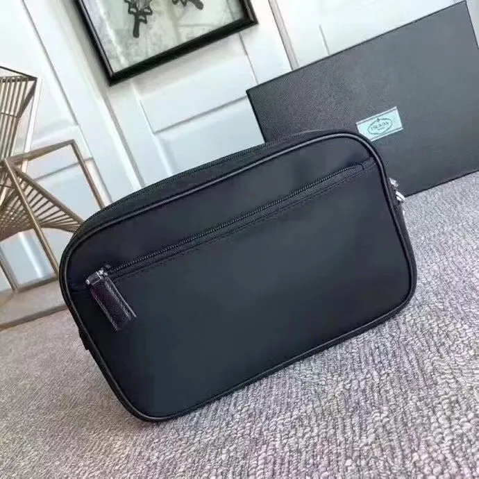 💰360¥ Popular handbag 👍👍2NE035 triangle, made of imported nylon material/cross pattern cowhide, 👍👍polished steel hardware, detachable handle strap, pull on the back Chain, many compartments, large capacity space, 208 OEM code, high-end atmosphere👍👍Men's favorite, length 24x height 16x bottom 7cm.👏🏻👏🏻👏🏻