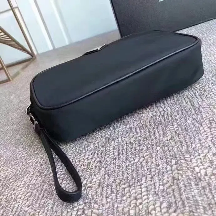 💰360¥ Popular handbag 👍👍2NE035 triangle, made of imported nylon material/cross pattern cowhide, 👍👍polished steel hardware, detachable handle strap, pull on the back Chain, many compartments, large capacity space, 208 OEM code, high-end atmosphere👍👍Men's favorite, length 24x height 16x bottom 7cm.👏🏻👏🏻👏🏻