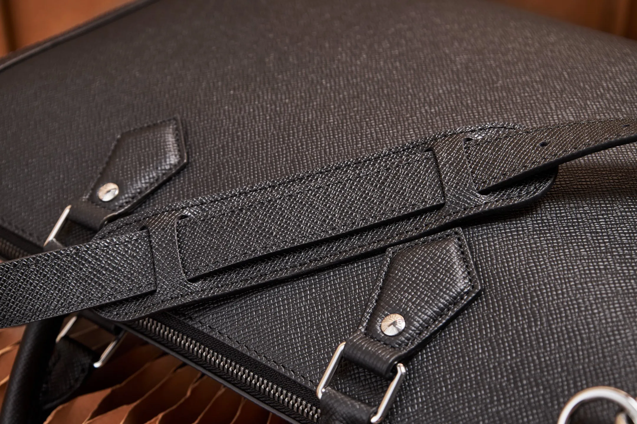 P¥1040, 👉nfc dynamic chip version👈[Top-level inspection-free all-steel hardware] Brand new Slim briefcase Model: M30810 ◾️Detailed craftsmanship is amazing every time◾️
