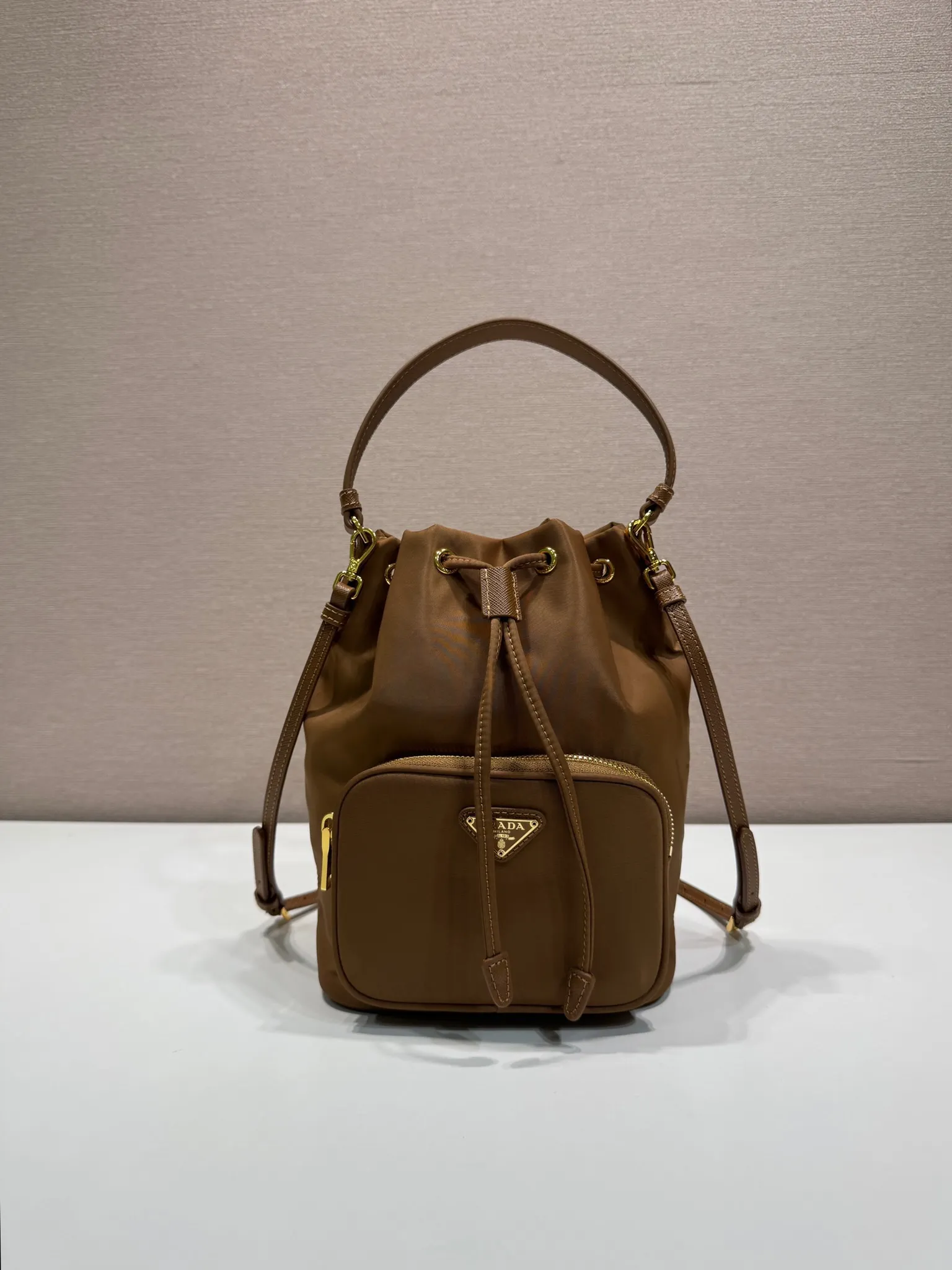 💰720, the classic 1BH038 new color😘 has arrived👏👏 Made of imported nylon fabric, top grade five, portable/diagonal, light, practical and fashionable, beauties, hurry up and get it, 165 OEM code, length 18x height 23 base × 12cm📢📢📢📢