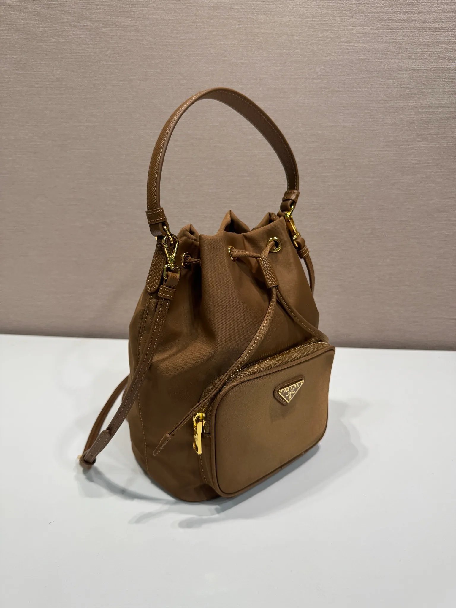 💰720, the classic 1BH038 new color😘 has arrived👏👏 Made of imported nylon fabric, top grade five, portable/diagonal, light, practical and fashionable, beauties, hurry up and get it, 165 OEM code, length 18x height 23 base × 12cm📢📢📢📢