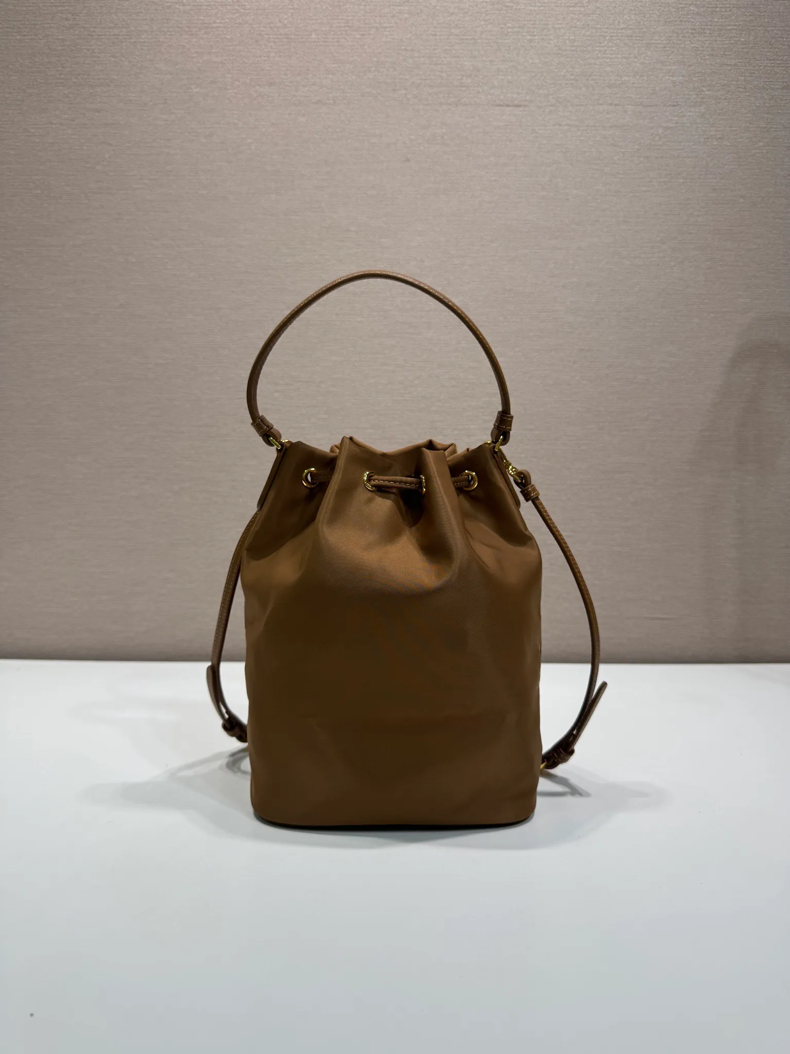 💰720, the classic 1BH038 new color😘 has arrived👏👏 Made of imported nylon fabric, top grade five, portable/diagonal, light, practical and fashionable, beauties, hurry up and get it, 165 OEM code, length 18x height 23 base × 12cm📢📢📢📢