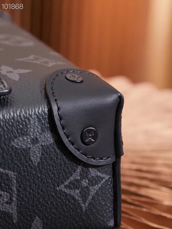 P¥780👉nfc dynamic chip version👈This Steamer mini handbag cross-body bag M81783 French original leather🇫🇷All steel hardware Size: 18*11*6.5cm [Essential details, every detail is impeccable]