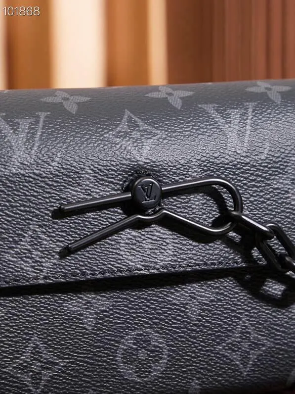 P¥780👉nfc dynamic chip version👈This Steamer mini handbag cross-body bag M81783 French original leather🇫🇷All steel hardware Size: 18*11*6.5cm [Essential details, every detail is impeccable]