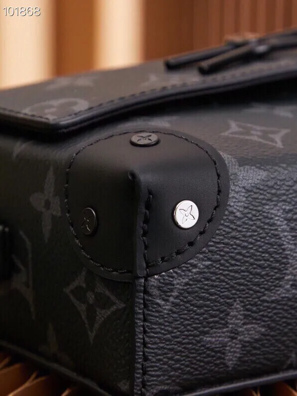 P¥780👉nfc dynamic chip version👈This Steamer mini handbag cross-body bag M81783 French original leather🇫🇷All steel hardware Size: 18*11*6.5cm [Essential details, every detail is impeccable]