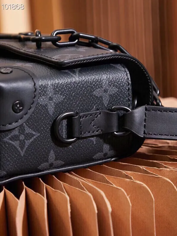P¥780👉nfc dynamic chip version👈This Steamer mini handbag cross-body bag M81783 French original leather🇫🇷All steel hardware Size: 18*11*6.5cm [Essential details, every detail is impeccable]