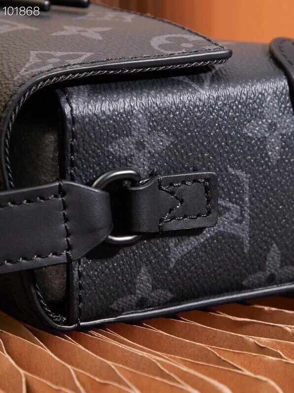 P¥780👉nfc dynamic chip version👈This Steamer mini handbag cross-body bag M81783 French original leather🇫🇷All steel hardware Size: 18*11*6.5cm [Essential details, every detail is impeccable]