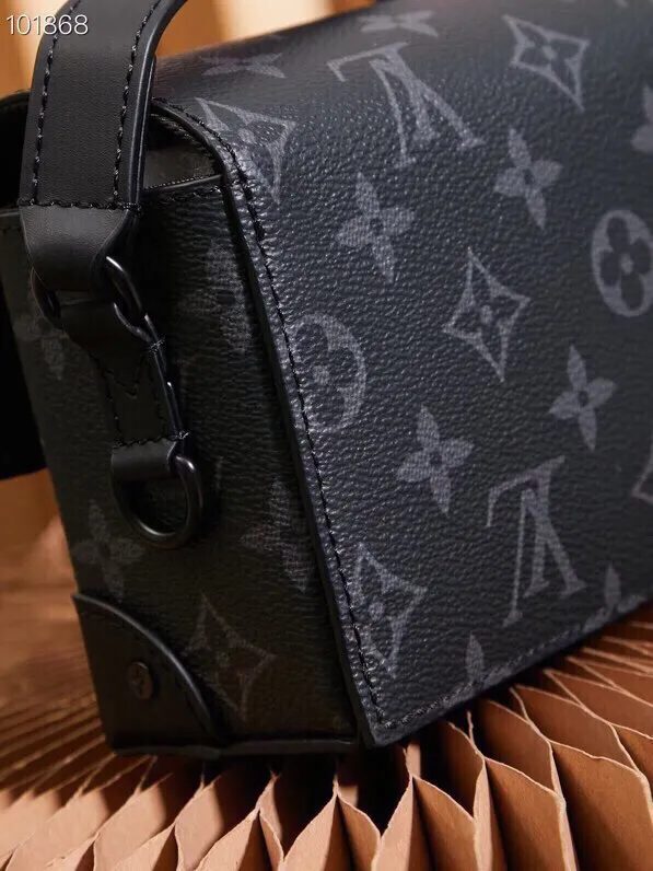 P¥780👉nfc dynamic chip version👈This Steamer mini handbag cross-body bag M81783 French original leather🇫🇷All steel hardware Size: 18*11*6.5cm [Essential details, every detail is impeccable]