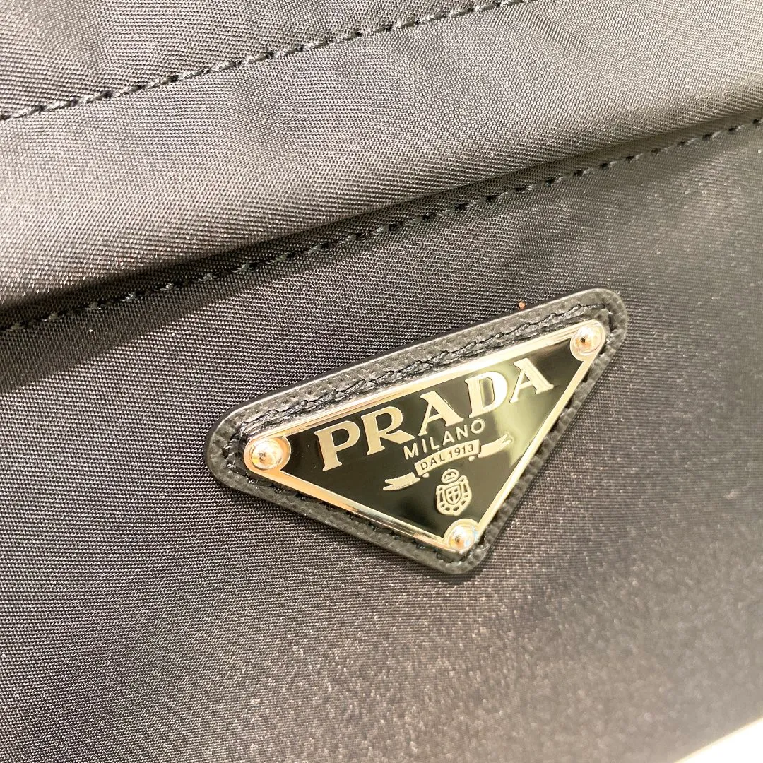 💰1260✨New first release✨ Original order quality Pra*a latest model 2VZ066 Enamel triangular micro-label Imported original parachute fabric Use imported equipment✈️+The lines are clear ZP synchronized original hardware accessories Adjustable fabric shoulder straps stainless steel accessories Perfect details comparable to counters 😘With OEM code Size 40*17*29 Fashionable and casual, a must-have for fashionistas [satisfied][satisfied]