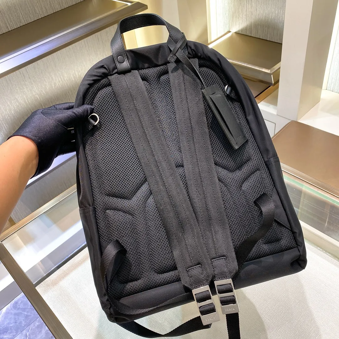 💰1260✨New first release✨ Original order quality Pra*a latest model 2VZ066 Enamel triangular micro-label Imported original parachute fabric Use imported equipment✈️+The lines are clear ZP synchronized original hardware accessories Adjustable fabric shoulder straps stainless steel accessories Perfect details comparable to counters 😘With OEM code Size 40*17*29 Fashionable and casual, a must-have for fashionistas [satisfied][satisfied]