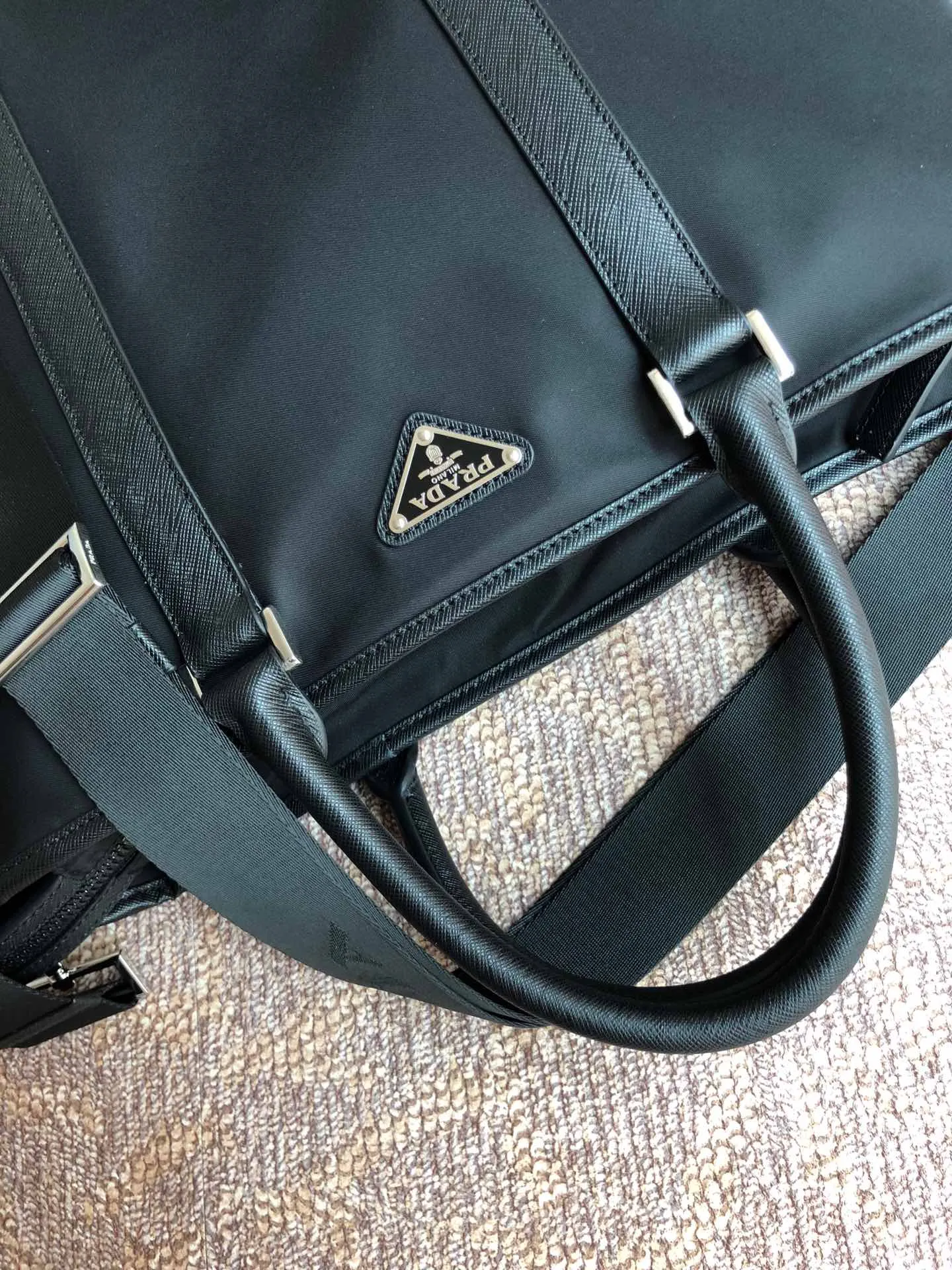 💰1260, new style🆕🆕, 2VG034 men's handbag, made of advanced nylon fabric/cross-grain cowhide🎉🎉, polished steel accessories, dark metal zipper, detachable and adjustable nylon shoulder strap, 165 OEM code, light and fashionable, a must-have for men, length 36x height 34x bottom 10cm.💪💪💪