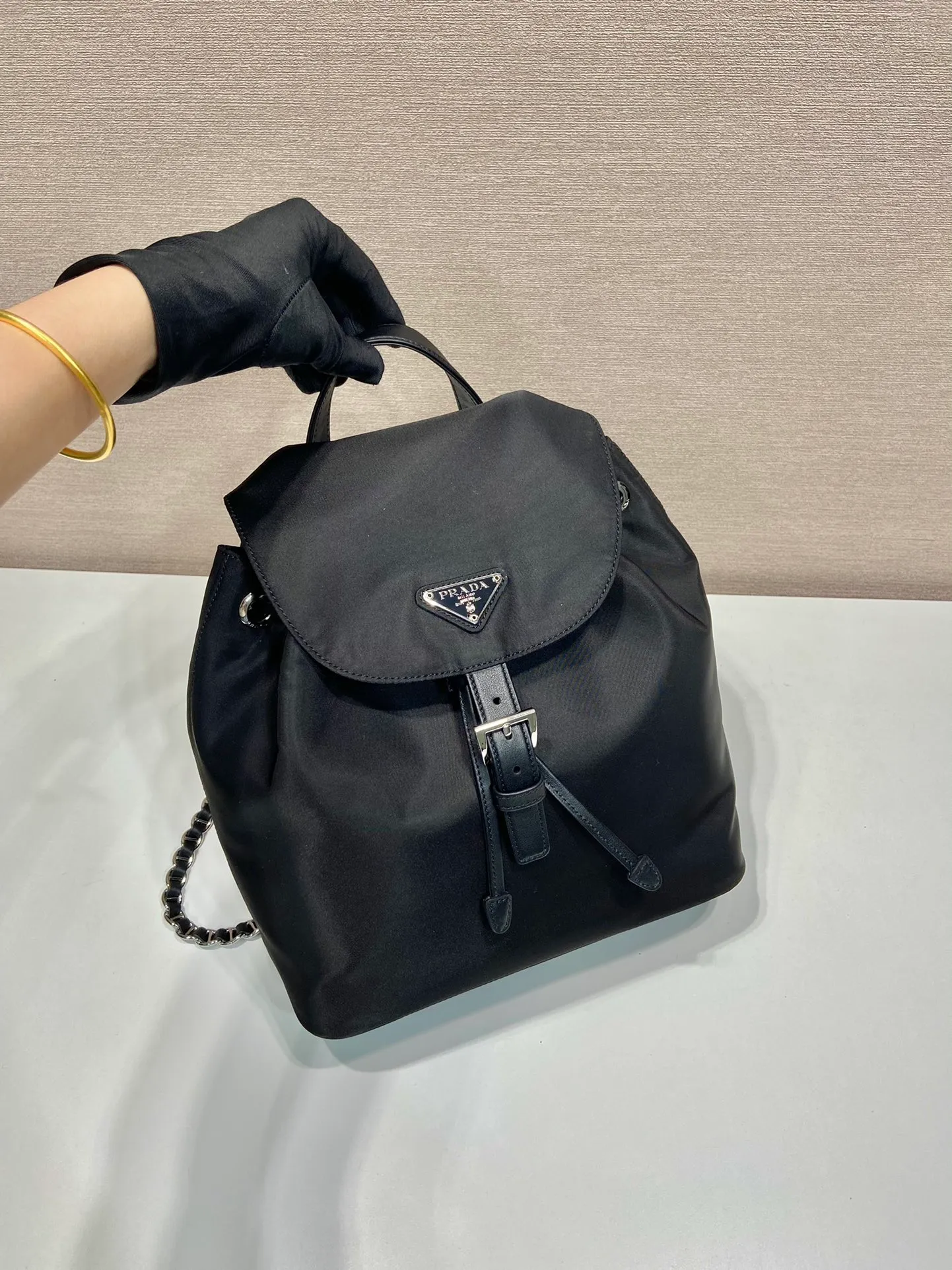 💰1260🎉Second-hand backpack🎉1BZ831 small🎉🎉 This one is made of imported nylon fabric/calf leather, top-grade imported Japanese iron, the upper body effect is very beautiful, lightweight and practical. Easy to space. Babies, hurry up and get it, it’s another hit that will never go out of style. Length 26x Height 27x Bottom 11cm🎉🎉🎉👏👏👏