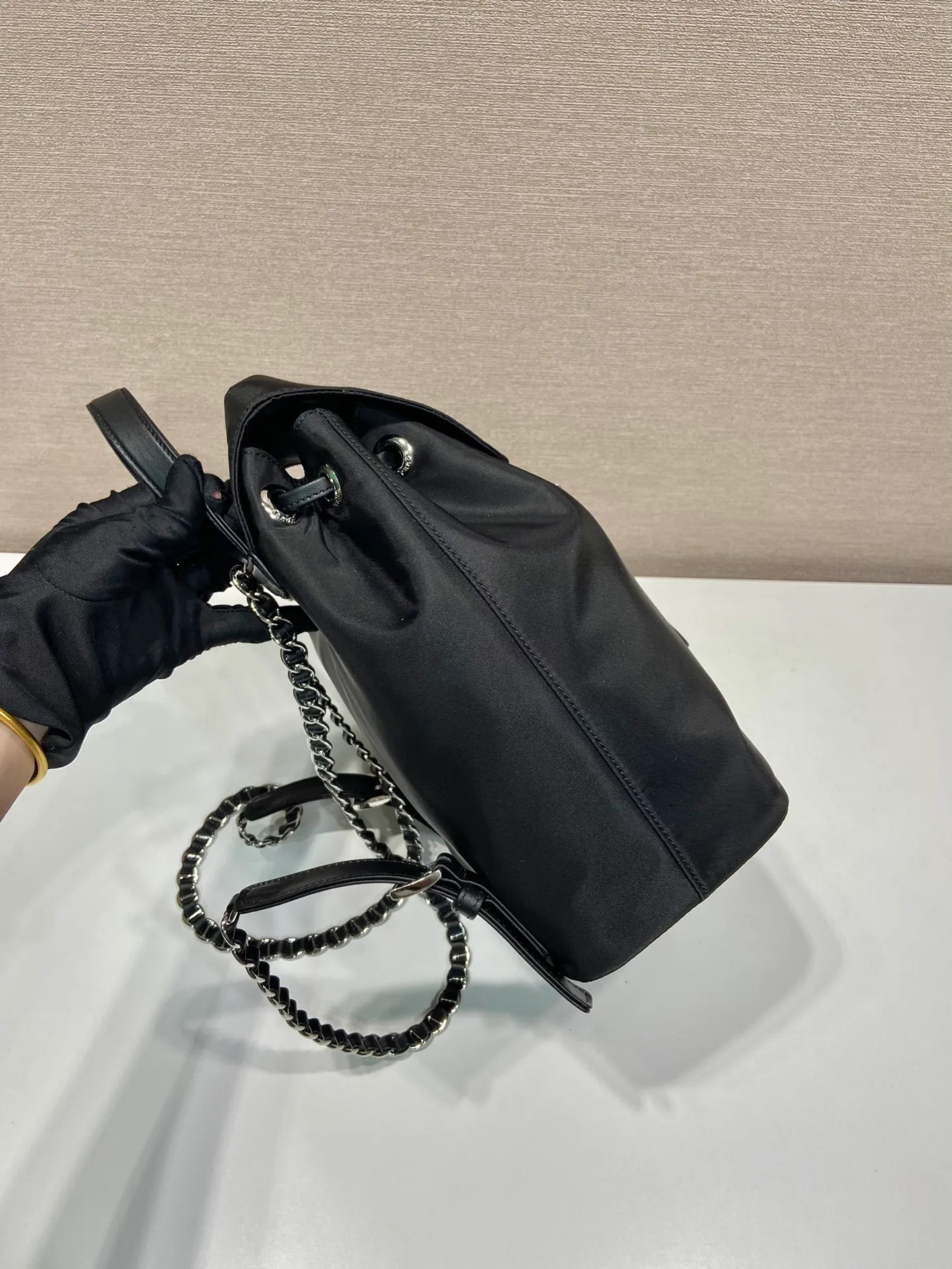 💰1260🎉Second-hand backpack🎉1BZ831 small🎉🎉 This one is made of imported nylon fabric/calf leather, top-grade imported Japanese iron, the upper body effect is very beautiful, lightweight and practical. Easy to space. Babies, hurry up and get it, it’s another hit that will never go out of style. Length 26x Height 27x Bottom 11cm🎉🎉🎉👏👏👏