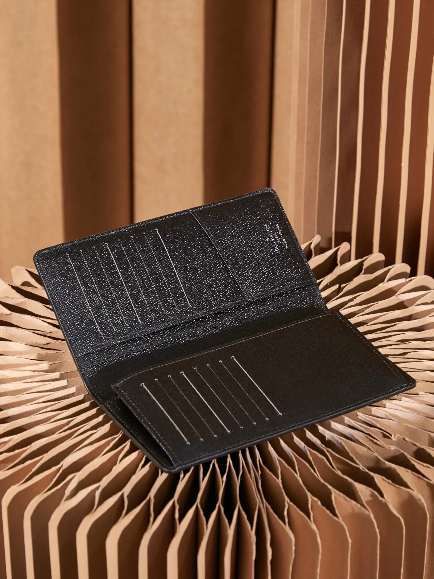 P¥240 👉nfc163C01 dynamic chip version👈 [Top-level inspection-free] BRAZZA Wallet N62665 Black Check Suit Clip Long Clip This Brazza wallet made of Monogram canvas exudes unstoppable masculinity. It's spacious and functional and can be easily stowed away in a coat pocket. Can hold change, credit card and banknotes, 1 compartment with support panel, can store banknotes, 1 large zipper compartment, can store coins, patch pocket design can store banknotes and receipts, 1 ID or business card slot, 16 credit card slots, 66540 dimensions (length x height x width) 10 X19 X2 cm Comes with gift box
