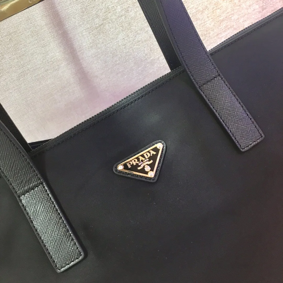 💰1260, P’s new shopping bag, 2VG024 triangle mark🎉🎉🎉, original item, made of imported parachute fabric + cross-grain cowhide top hardware, 165 OEM code, light and elegant, for men and women, length 42x height 36x bottom 19.5cm💪💪💪[red envelope][red envelope]