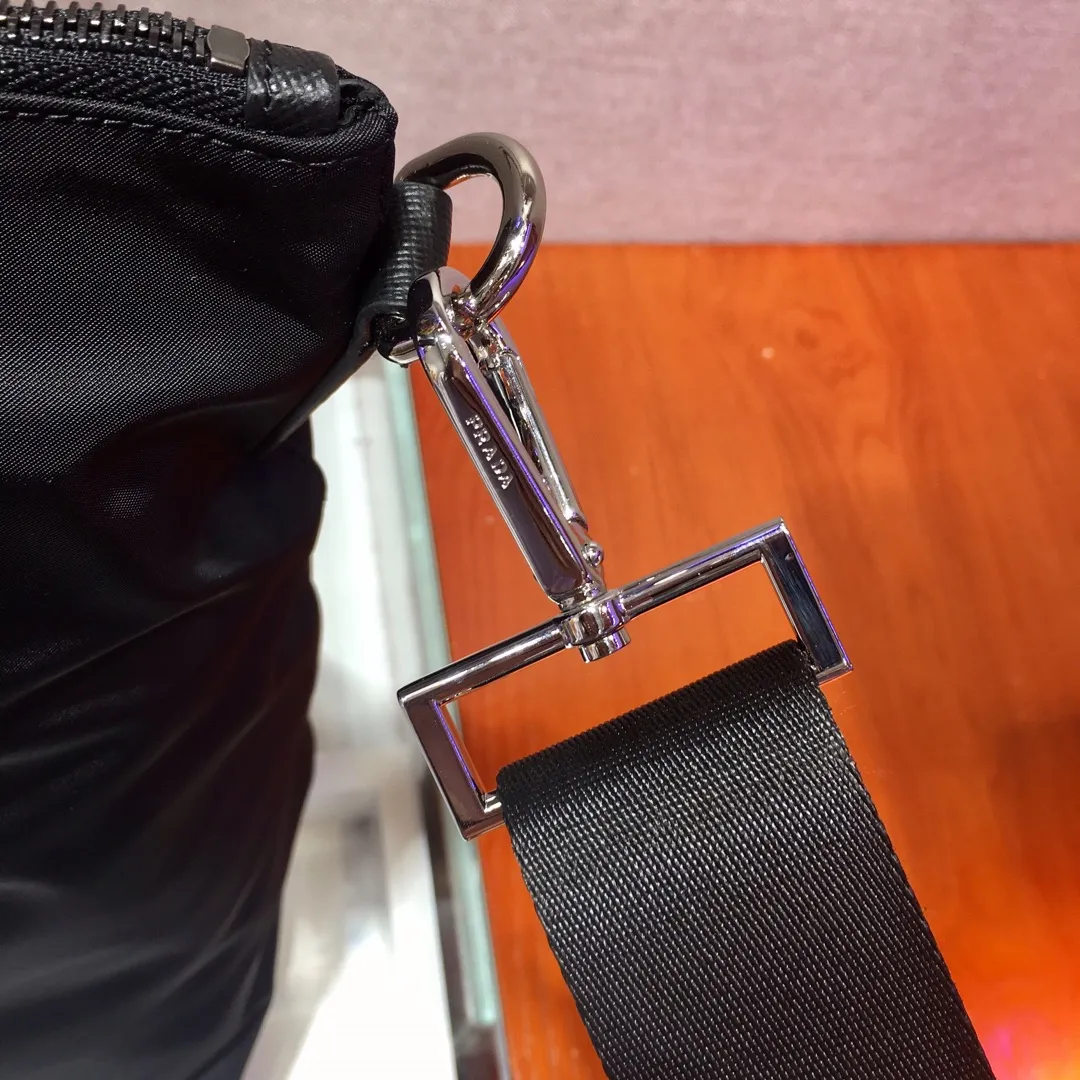 💰1260, P’s new shopping bag, 2VG024 triangle mark🎉🎉🎉, original item, made of imported parachute fabric + cross-grain cowhide top hardware, 165 OEM code, light and elegant, for men and women, length 42x height 36x bottom 19.5cm💪💪💪[red envelope][red envelope]
