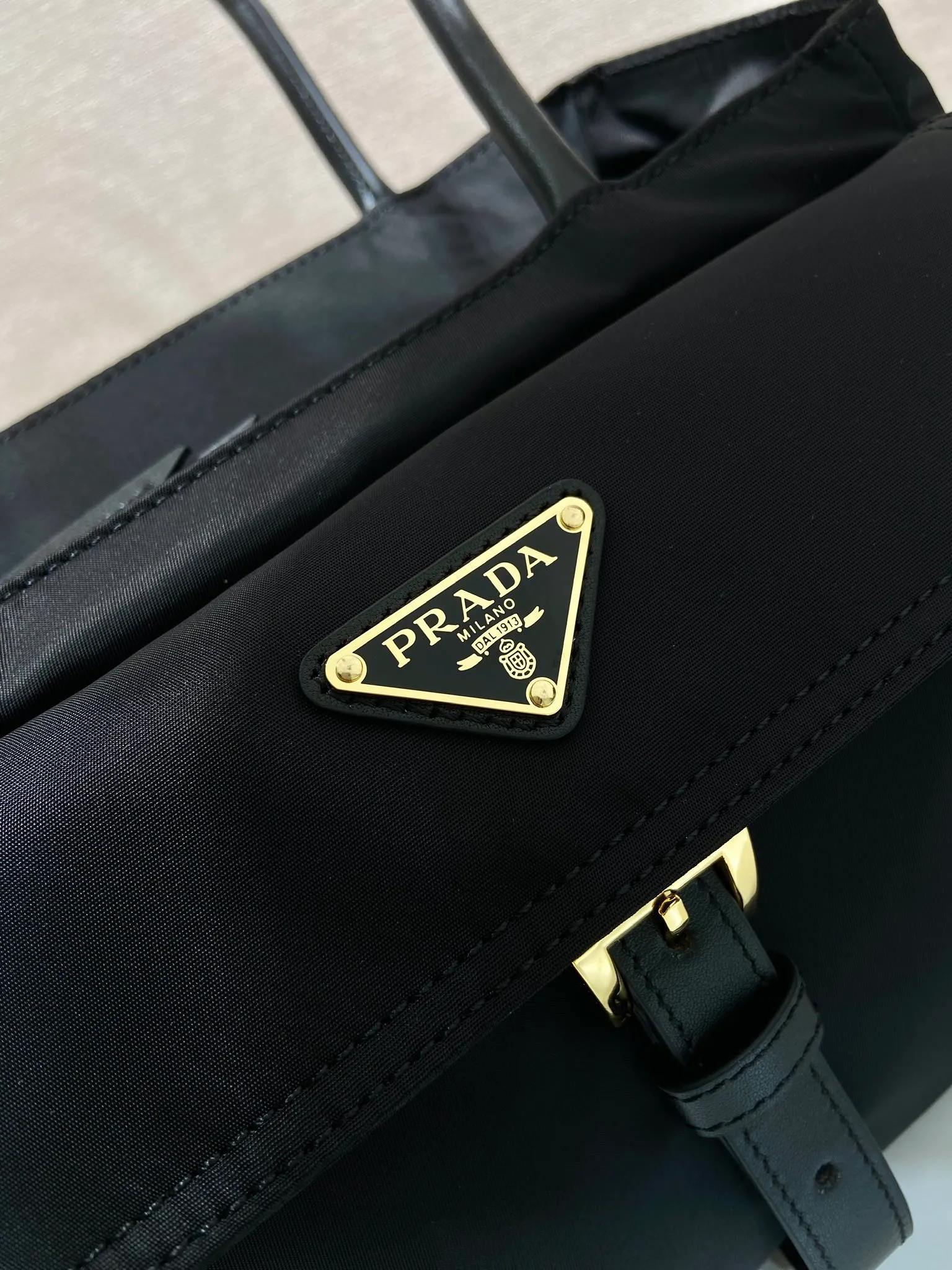 💰1360🎉New handbag🎉1BG596🎉🎉 This handbag is made of imported nylon fabric and calfskin. Top quality hardware. The handbag is designed in calfskin, with a detachable long shoulder strap, which can be carried on the shoulder/handheld/crossbody/crossbody. It is equipped with multiple pockets. It is very functional and has a large capacity. It is perfect. It is also a hot item that will never go out of style. Get it now🎉🎉 Length 31x Height 17x Bottom 11cm🎉🎉🎉💰💰💰