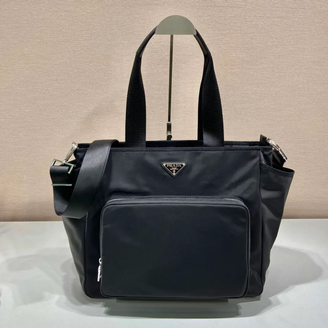 💰1320🎉Classic mommy bag🎉1BG102🎉🎉 This mommy bag is made of imported nylon fabric, the design is very practical😘It can also be used as a shopping bag/mommy bag. Kill two birds with one stone and feel fully equipped when going out🎉🎉. It comes with a seat cushion and cup holder. The functionality is fantastic. Get it now. Another popular style that will never go out of style🎉🎉 Length 35x Height 30x Bottom 17cm