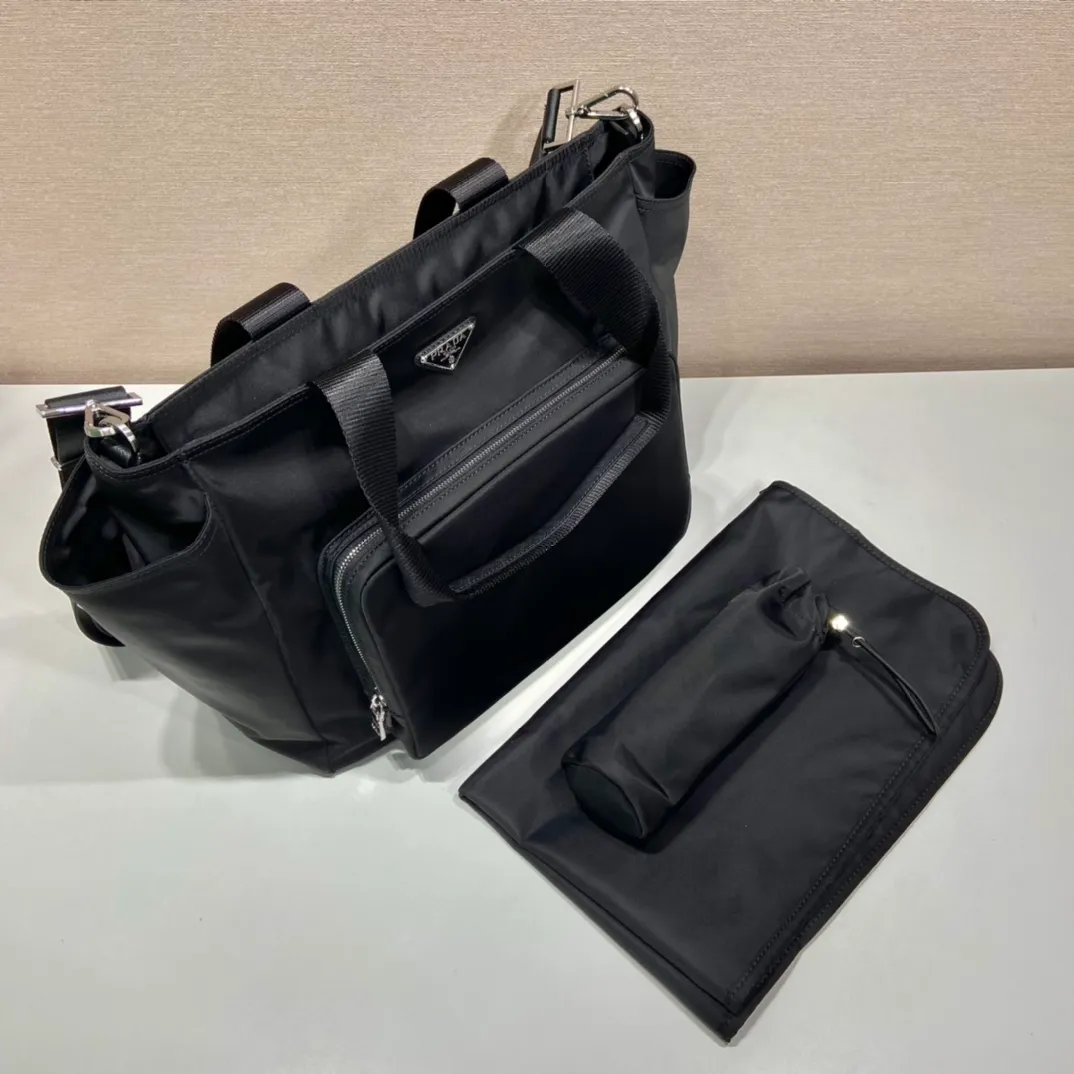 💰1320🎉Classic mommy bag🎉1BG102🎉🎉 This mommy bag is made of imported nylon fabric, the design is very practical😘It can also be used as a shopping bag/mommy bag. Kill two birds with one stone and feel fully equipped when going out🎉🎉. It comes with a seat cushion and cup holder. The functionality is fantastic. Get it now. Another popular style that will never go out of style🎉🎉 Length 35x Height 30x Bottom 17cm