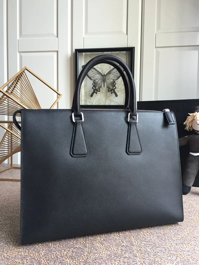💰1860P Jiachu new men's bag, 2VG030V triangular black, bought the original board for development, exactly the same, the latest men's bag, made of imported cross-grain cowhide, 175 OEM code, synchronized with the counter, length 38X height 29x bottom 6cm