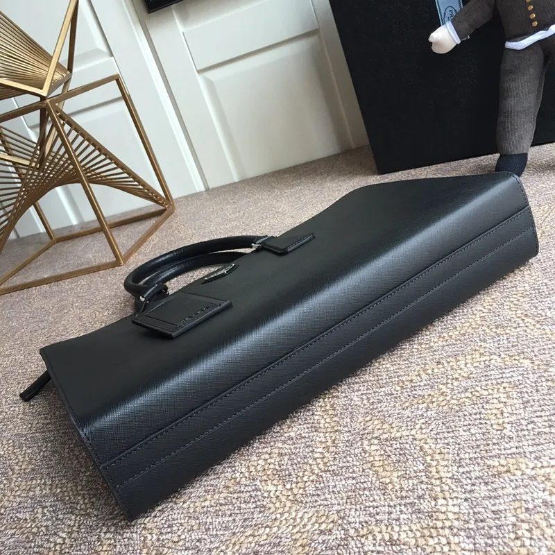 💰1860P Jiachu new men's bag, 2VG030V triangular black, bought the original board for development, exactly the same, the latest men's bag, made of imported cross-grain cowhide, 175 OEM code, synchronized with the counter, length 38X height 29x bottom 6cm