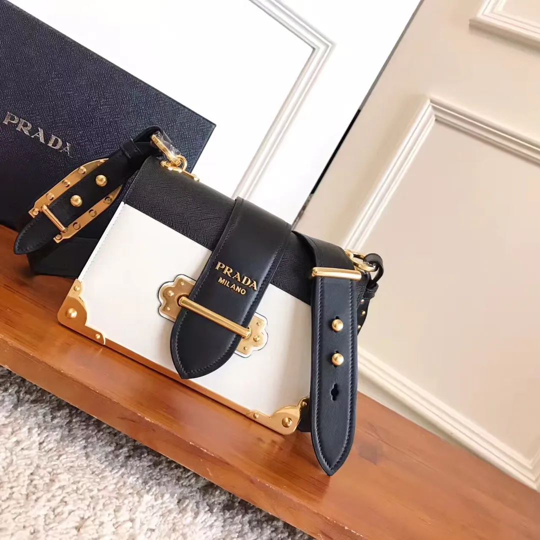 💰1800, P's latest women's bag 1BD045, white has arrived, top quality, synchronized with counters, made of imported calfskin➕cross pattern➕sheepskin lining, top hardware. Lots of compartments, fashionable + casual + lightweight, a favorite among ladies, length 19cm and height 14cmX9cm