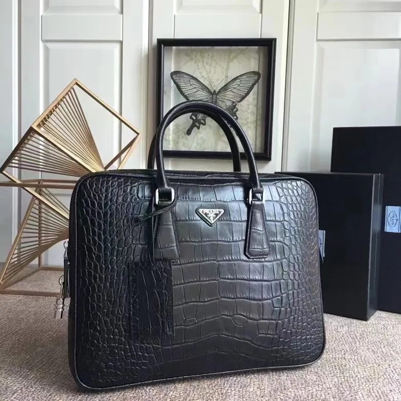 P1160¥ exclusive first release🎉🎉🎉, original item 🎉2VE368 crocodile pattern black has arrived💪💪💪, imported original leather/hardware, with imported sheepskin inside, Different classic style/encrypted code🔒, 175 OEM code, length 36x height 28x bottom length 3.5cm, ID💪💪💪[红包][红包][红包]1